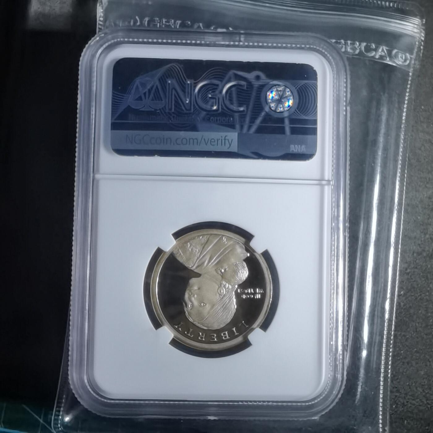 沼泽如烟--第913场 Military Service美国2021年羽毛一元精制币69分