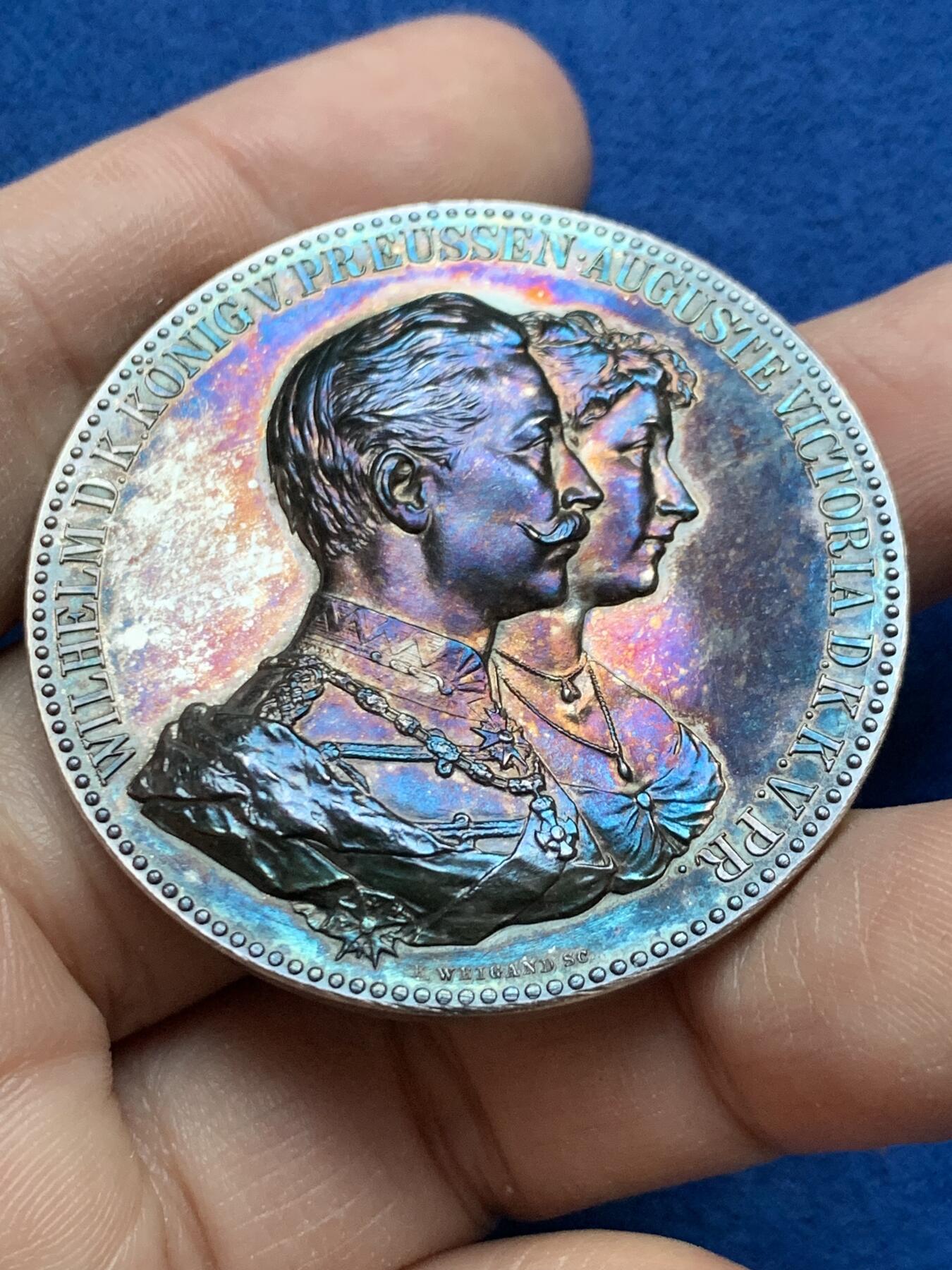 《竞宝斋》第442场 周日，周一，2场连拍 （全场包邮） 1889德皇威廉二世夫妇结婚纪念大银章，五彩好品，44.9mm，50.1g，高浮雕，绚丽深五彩。