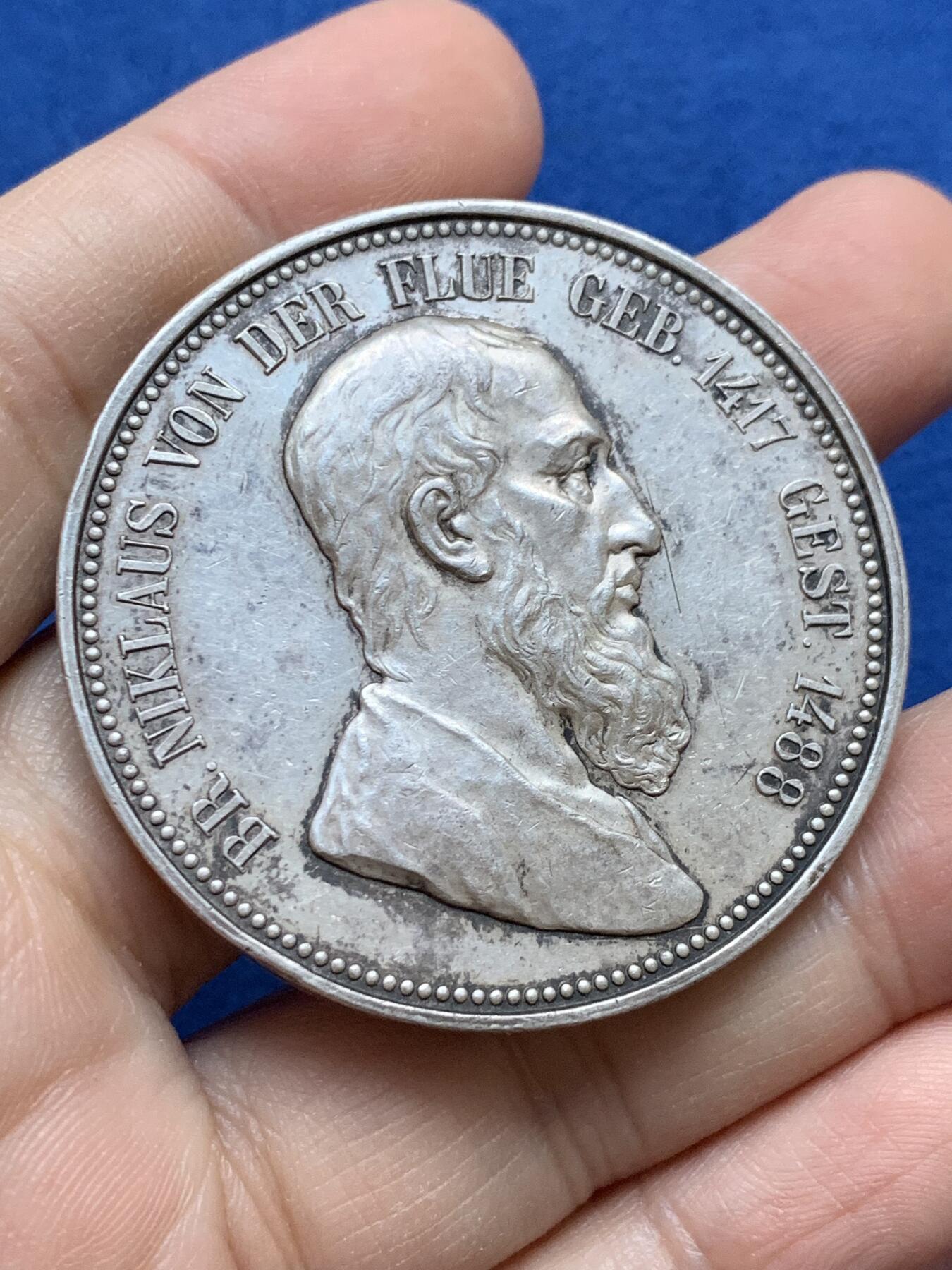 《竞宝斋》第442场 周日，周一，2场连拍 （全场包邮） 1881年瑞士弗莱堡与索洛图恩加入瑞士联邦400周年三女神纪念银章 53.7克 47.1mm 细节见图