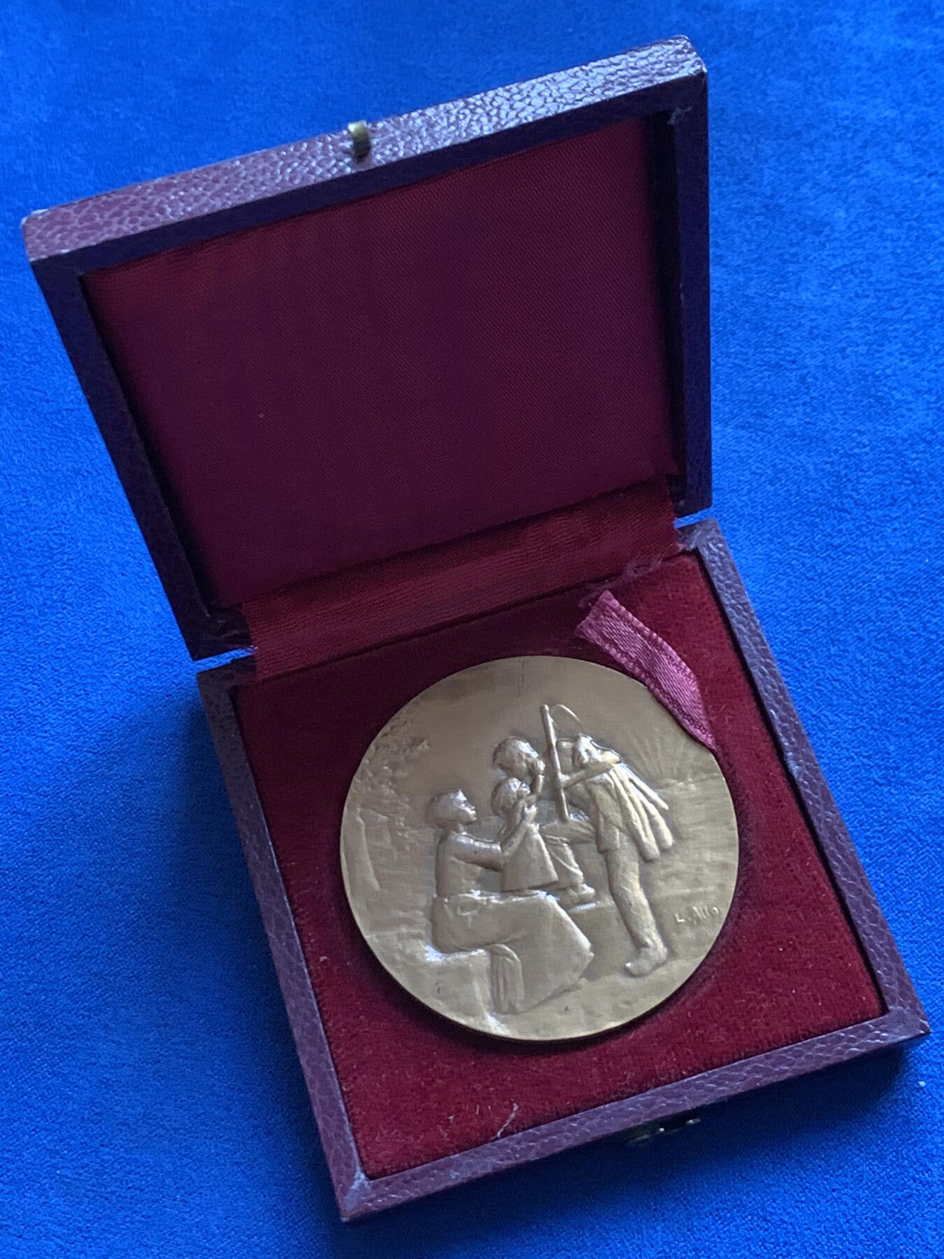 《竞宝斋》第442场 周日，周一，2场连拍 （全场包邮） 名家名作 《田园》铜章 带盒 56.8克 49.6mm 丰饶角铜标