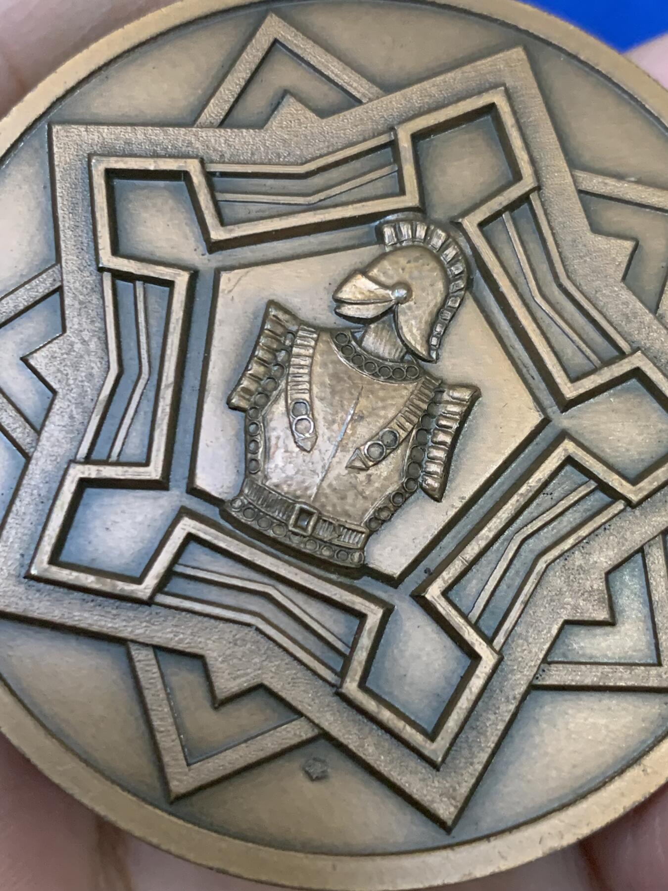 《竞宝斋》第442场 周日，周一，2场连拍 （全场包邮） 法国工兵应用学校铜章 ，高浮雕，直径50.5mm，重量86.75g。