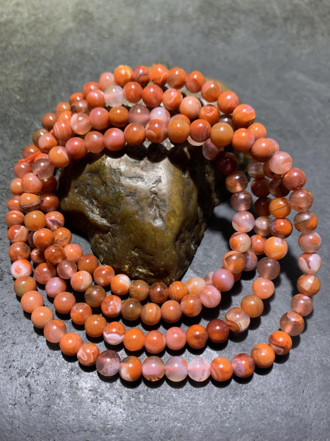 川料南红玛瑙多圈手串一条，，