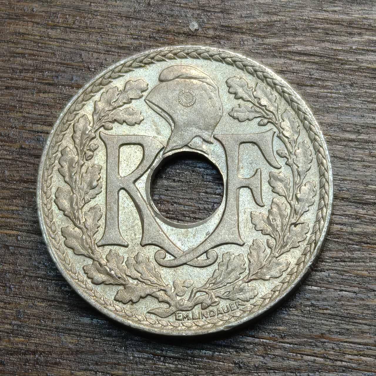 【铜匠收藏】★第133场★散币场，无佣金，30包邮。不满30元，支付5元运费。《接受代拍 代送NGC评级》 法国 1936年 10生丁 中孔 橡树叶橄榄枝