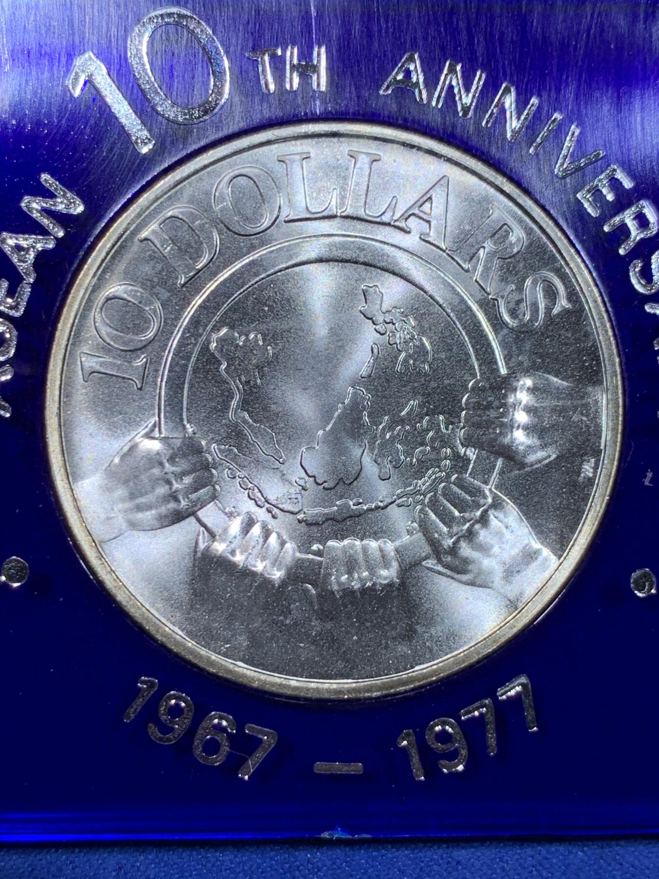 《竞宝斋》第442场 周日，周一，2场连拍 （全场包邮） 新加坡1977年东盟十周年纪念大银币，原包装一盎司31克，含银50%