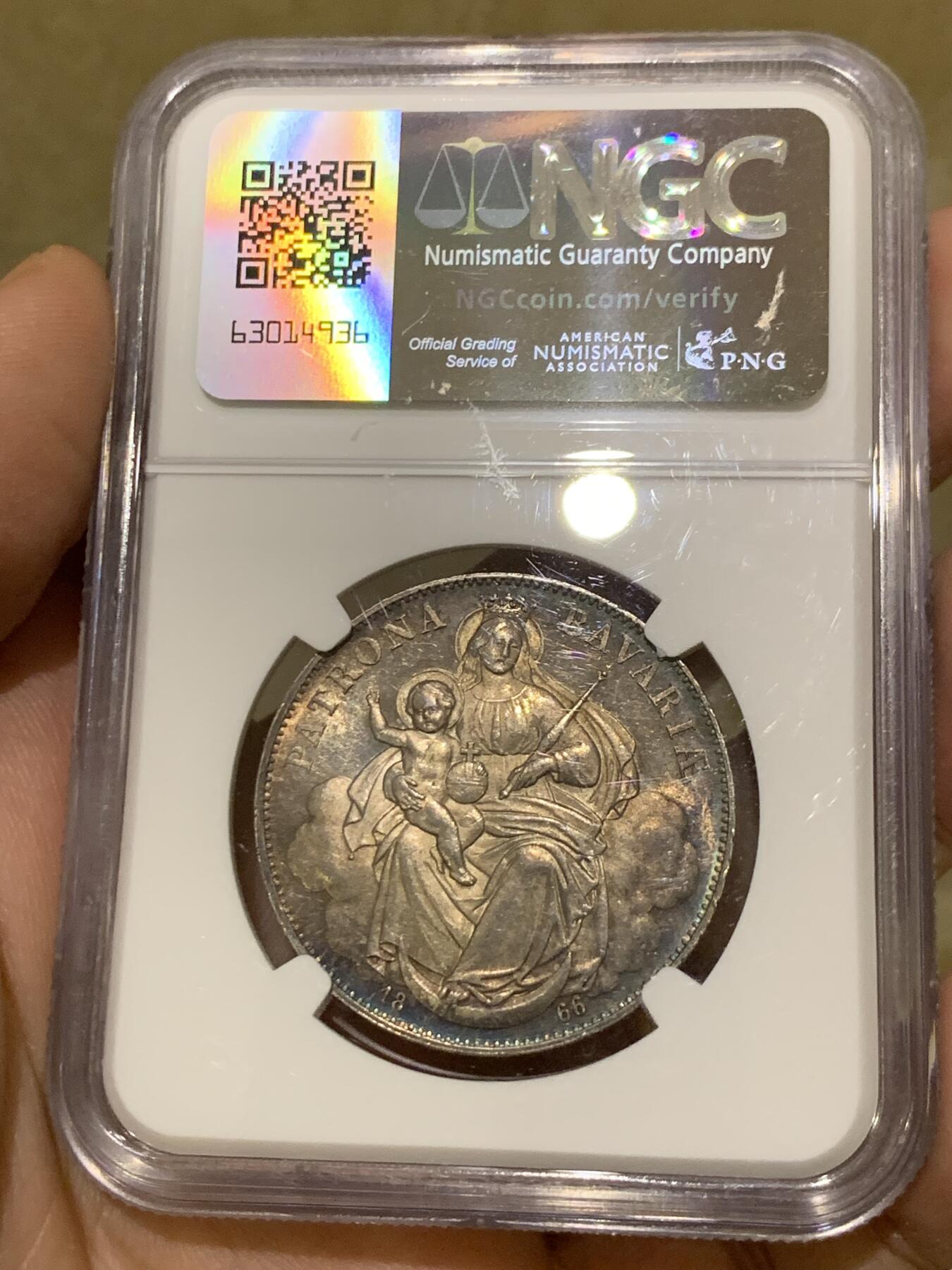 《竞宝斋》第442场 周日，周一，2场连拍 （全场包邮） NGC MS63 德国 巴伐利亚 1866 圣母抱婴泰勒 银币 玫瑰色包浆 十分养眼