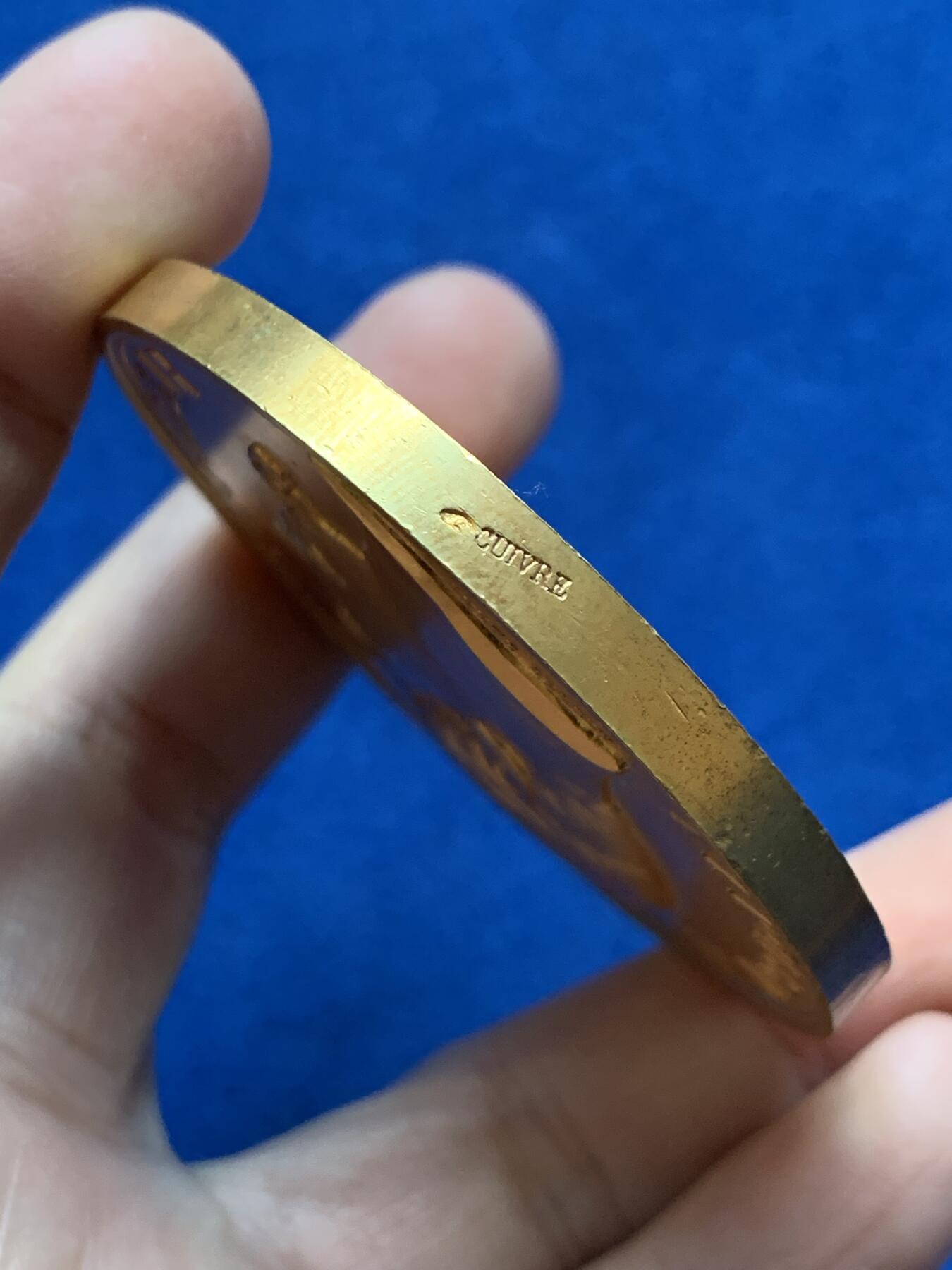 《竞宝斋》第442场 周日，周一，2场连拍 （全场包邮） 1855年巴黎世博会镀金铜章 应为后镀金状态 107.15克 59.2mm 手指铜标