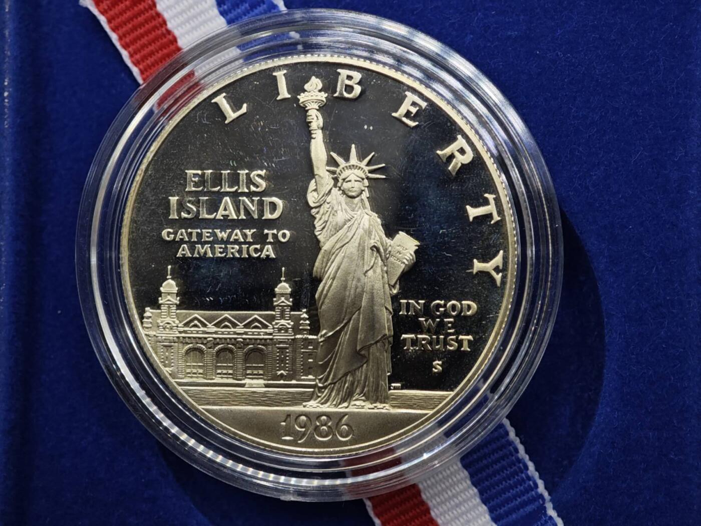 【淘币小摊】实时拍第八百零八拍   银币套币场   满百包邮可预留二周 每周一统一发货   美国1986年自由女神一元精制银币原盒原证重26.73克900银 银价275