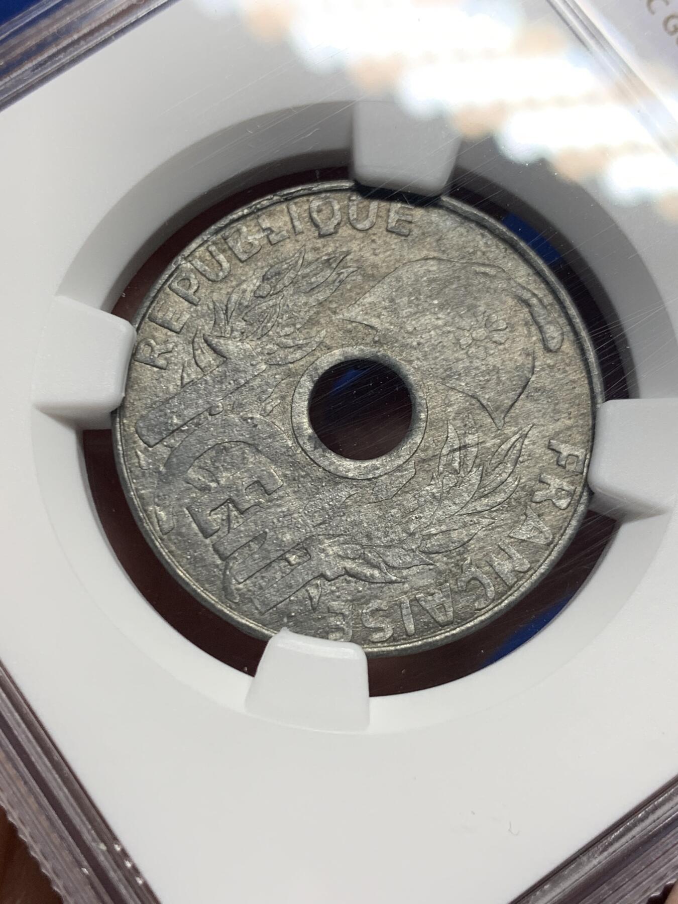 《竞宝斋》第442场 周日，周一，2场连拍 （全场包邮） NGC MS62 法属印支1941花帽1分锌币 保存非常难得