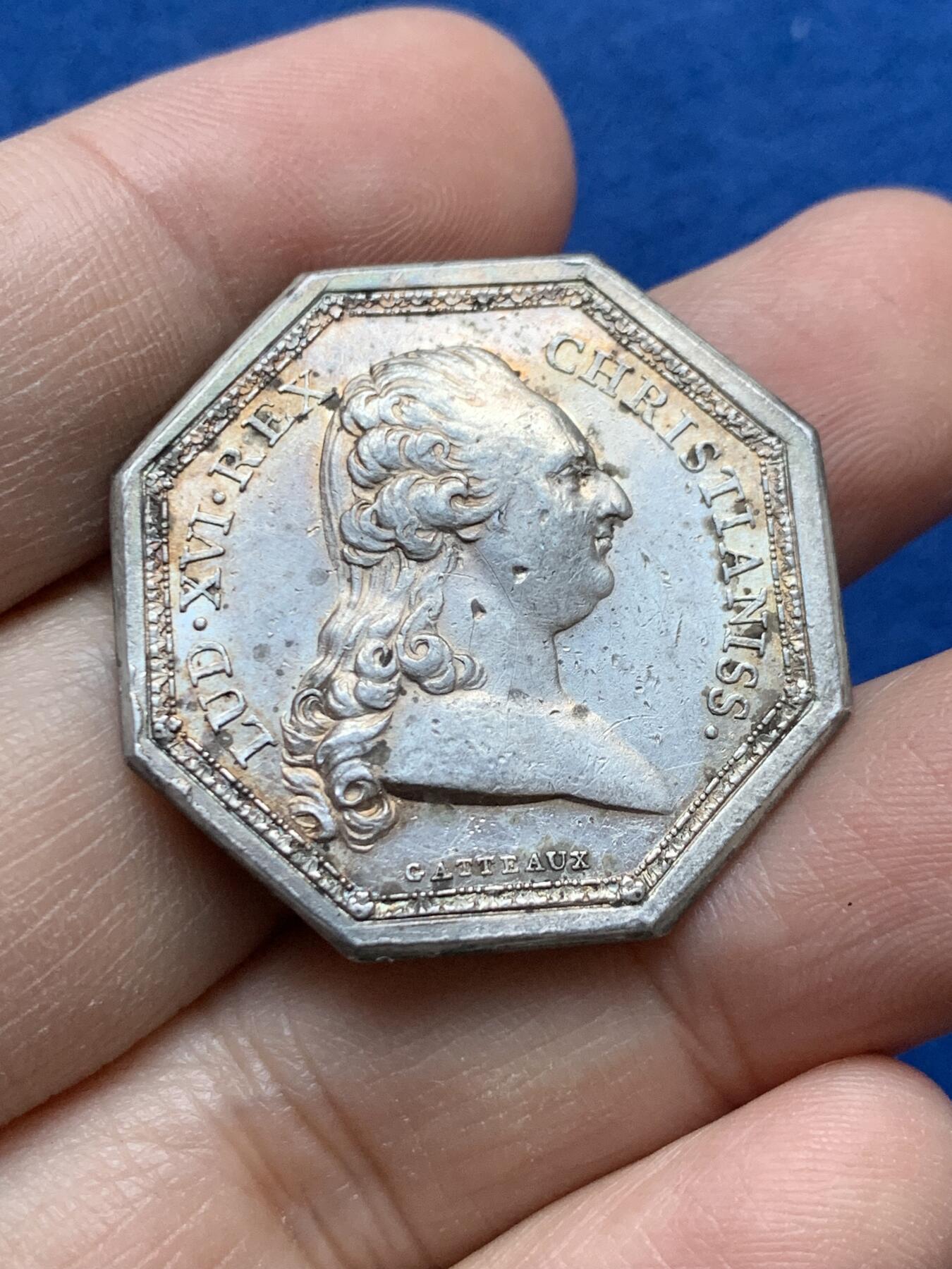 《竞宝斋》第442场 周日，周一，2场连拍 （全场包邮） 法国17XX年路易十六皇家宝藏八角银质代币，原铸无边铭，31.5mm，11.4克