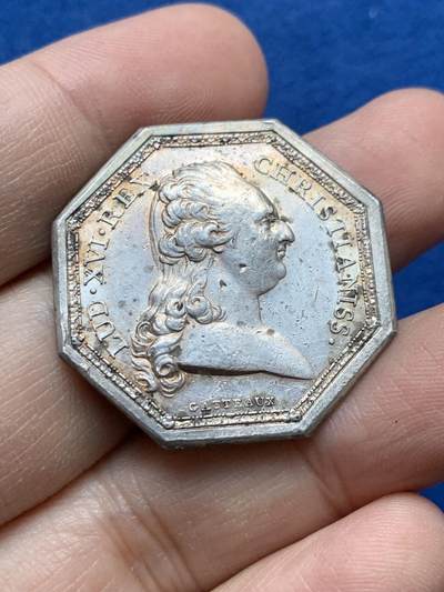 《竞宝斋》第442场 周日，周一，2场连拍 （全场包邮） - 法国17XX年路易十六皇家宝藏八角银质代币，原铸无边铭，31.5mm，11.4克