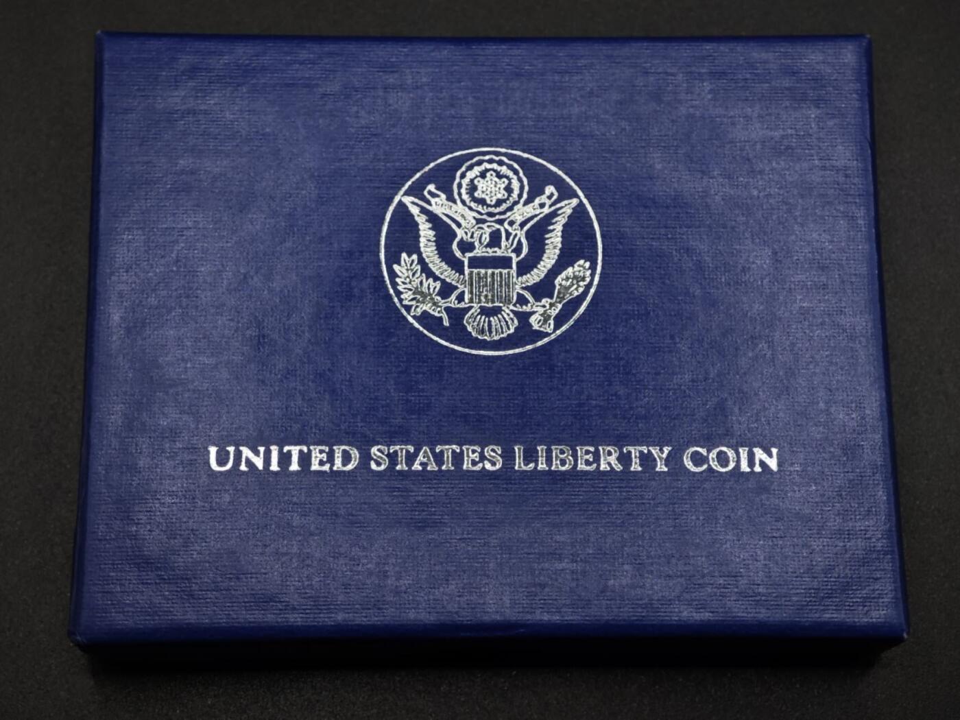 【淘币小摊】实时拍第八百零八拍   银币套币场   满百包邮可预留二周 每周一统一发货   美国1986年自由女神一元普制银币原盒原证重26.73克900银 银价275