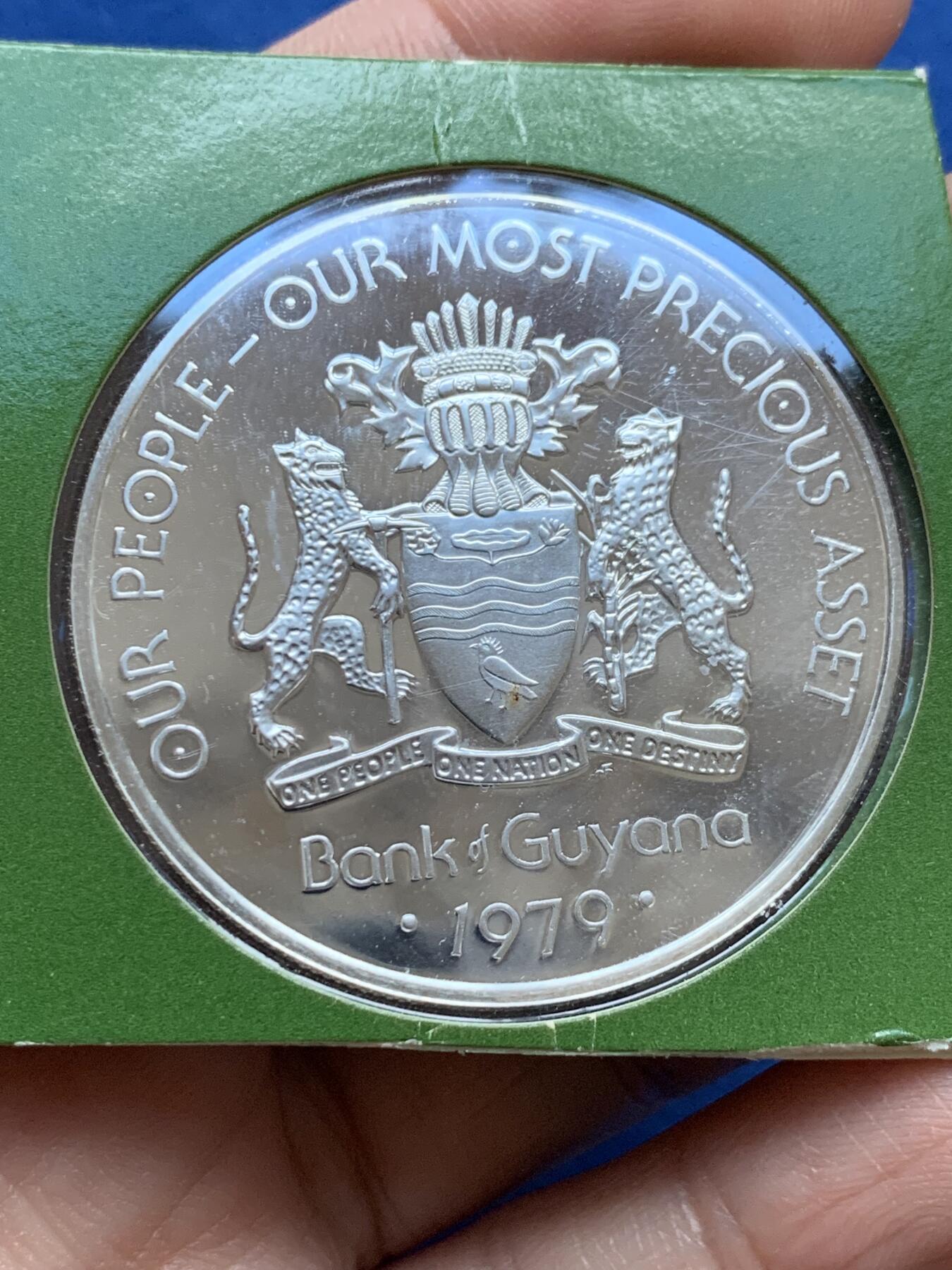 《竞宝斋》第442场 周日，周一，2场连拍 （全场包邮） 圭亚那1979年独立十周年5D精制银币 37.3 500银