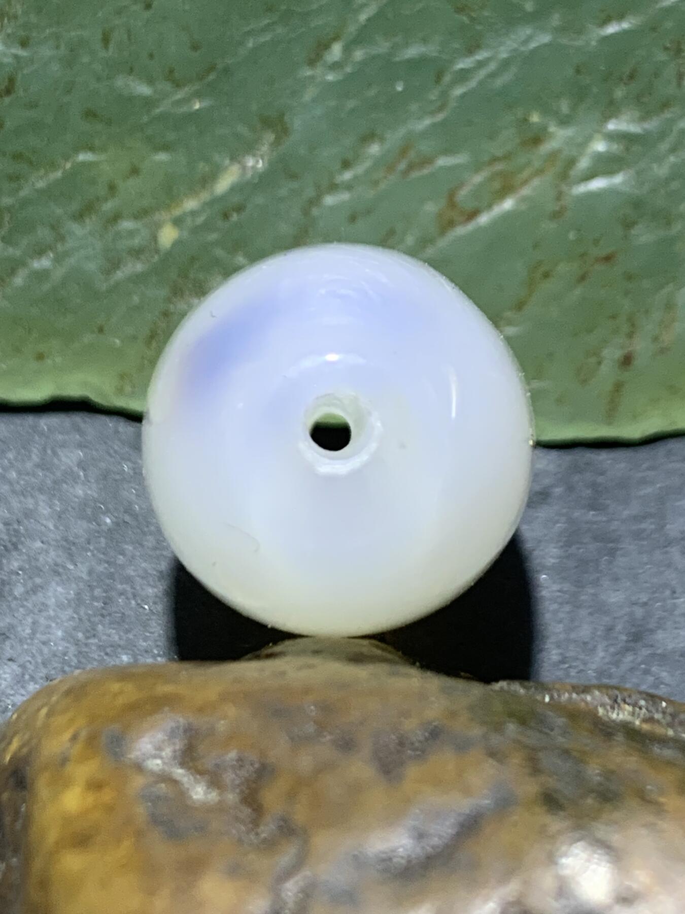 原皮海洋玉髓通货桶珠一颗，