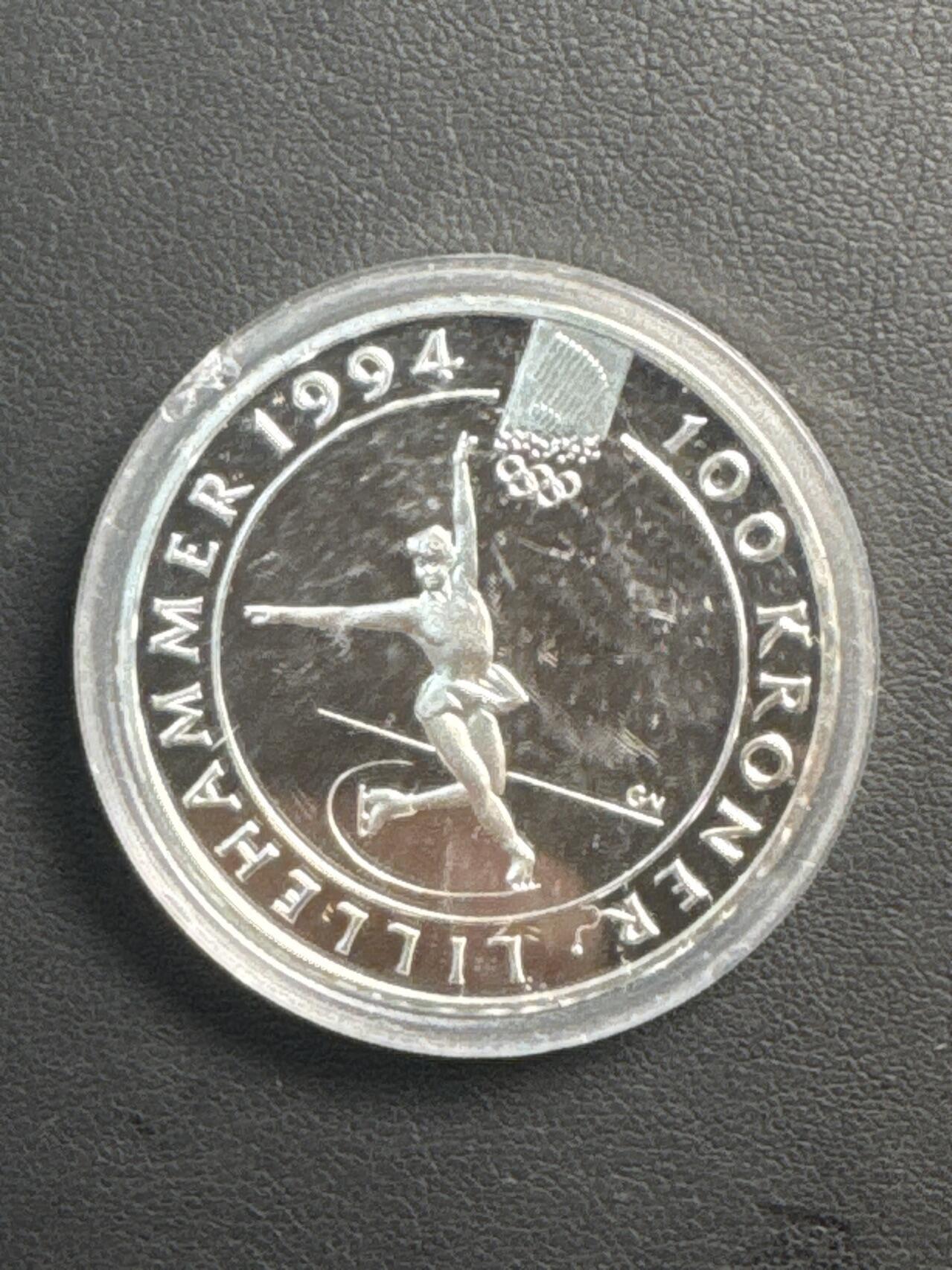 ❤️【币观天下】❤️ 第332期钱币拍卖- 2025.11.28周五晚上6点半场-长期征集拍品 1993年挪威“冰上皇后”大银币 (重33.86克，直径39mm，带证书)