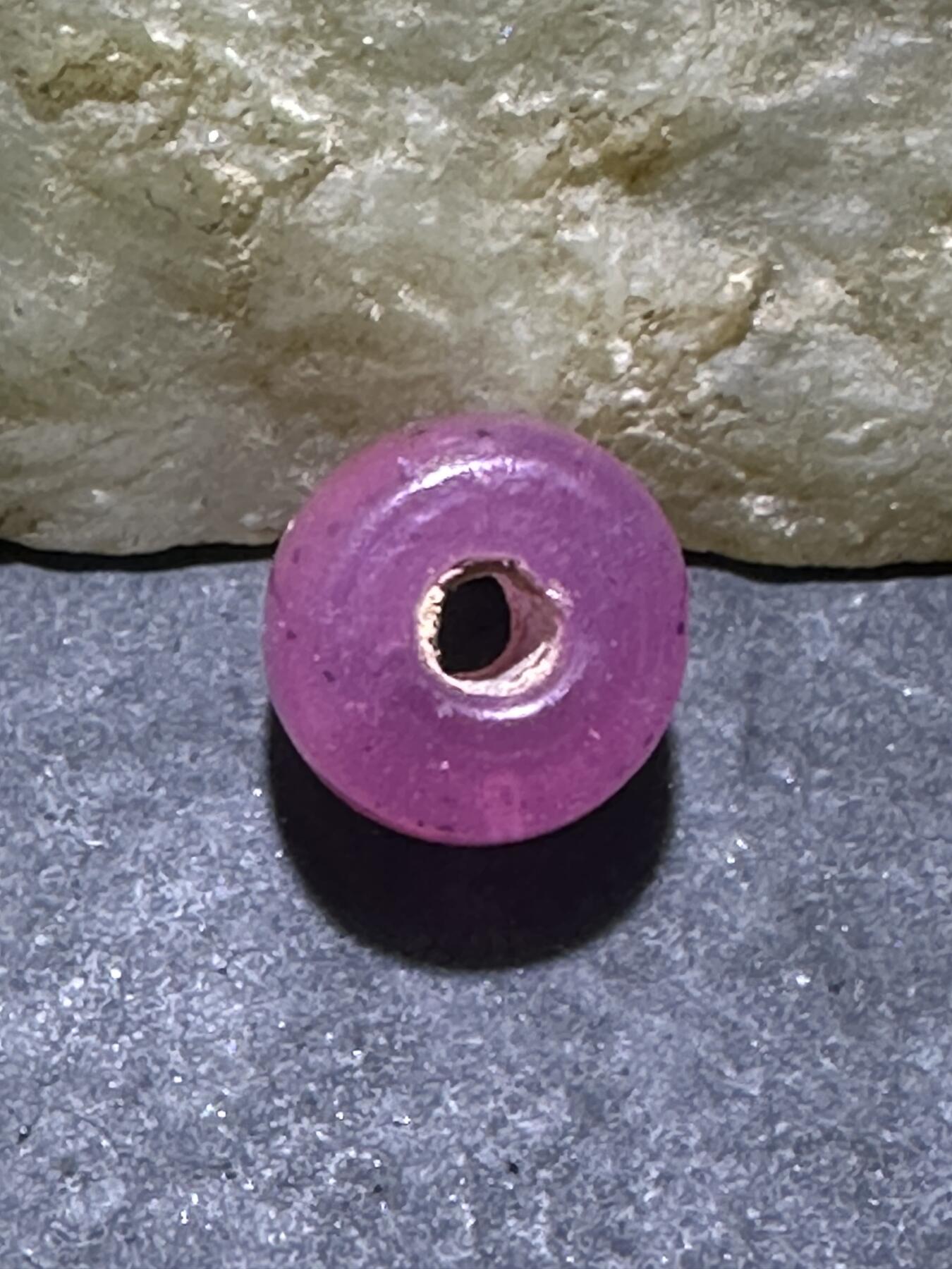 建国前后库存冰透冰粉色琉璃桶珠一颗，