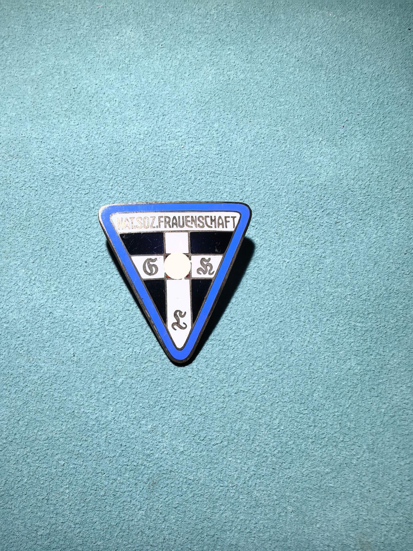 盛世勋华——号角文化勋章邮票专场拍卖第289期 德国（1939）妇女联盟会员证章 少见带厂标