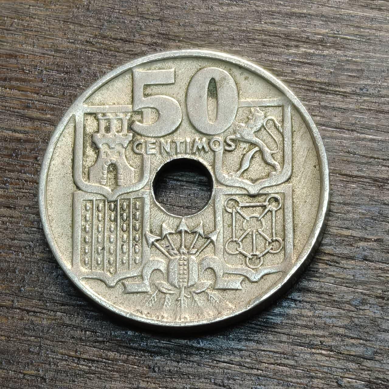 【铜匠收藏】★第133场★散币场，无佣金，30包邮。不满30元，支付5元运费。《接受代拍 代送NGC评级》 西班牙 1949年 50分 中孔币