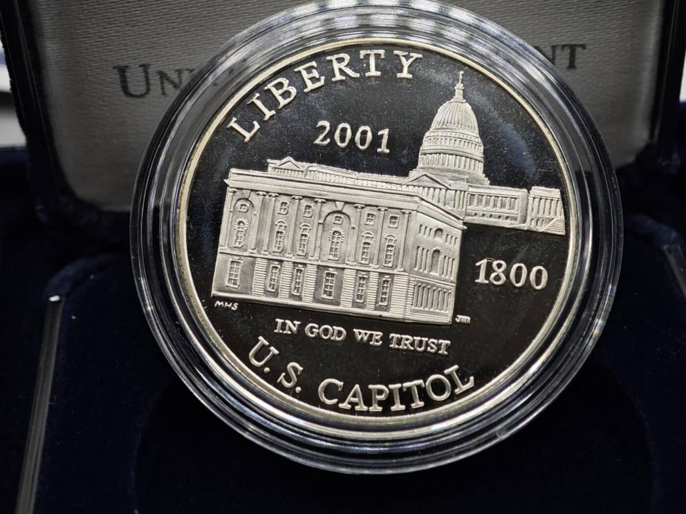 【淘币小摊】实时拍第八百零八拍   银币套币场   满百包邮可预留二周 每周一统一发货   美国2001年首都游览中心一元精制银币原盒原证重26.73克900银 银价275