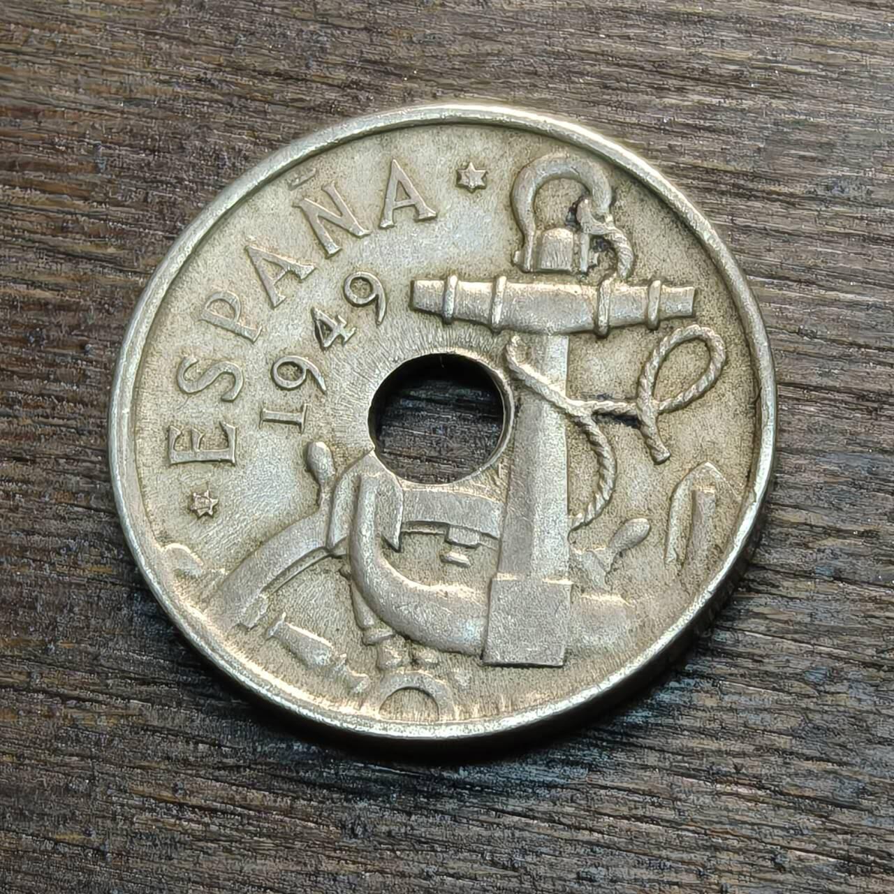 【铜匠收藏】★第133场★散币场，无佣金，30包邮。不满30元，支付5元运费。《接受代拍 代送NGC评级》 西班牙 1949年 50分 中孔币