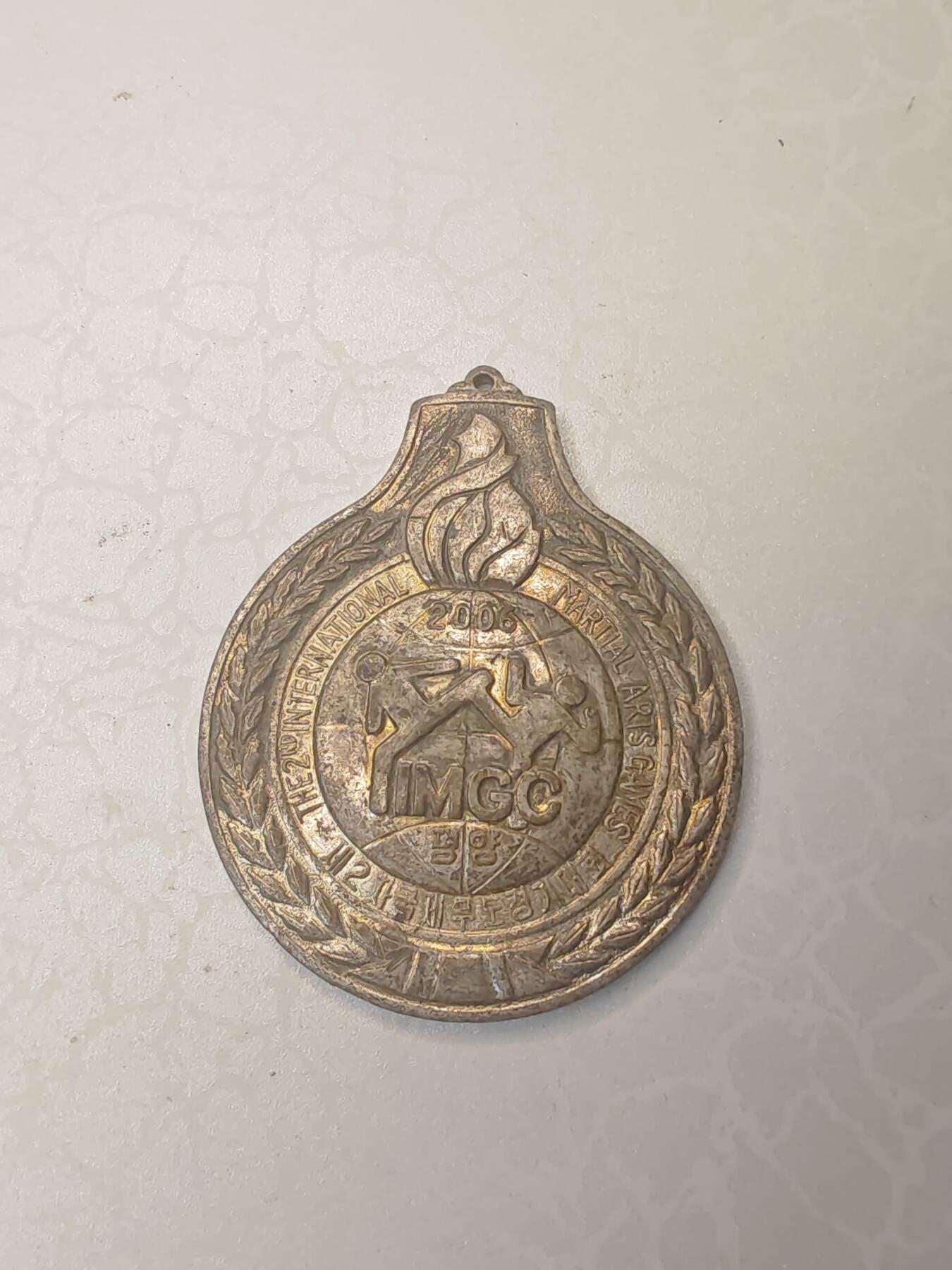 朝鲜2005年国际武道竞技委员会主办的第20届国际武术运动会纪念章