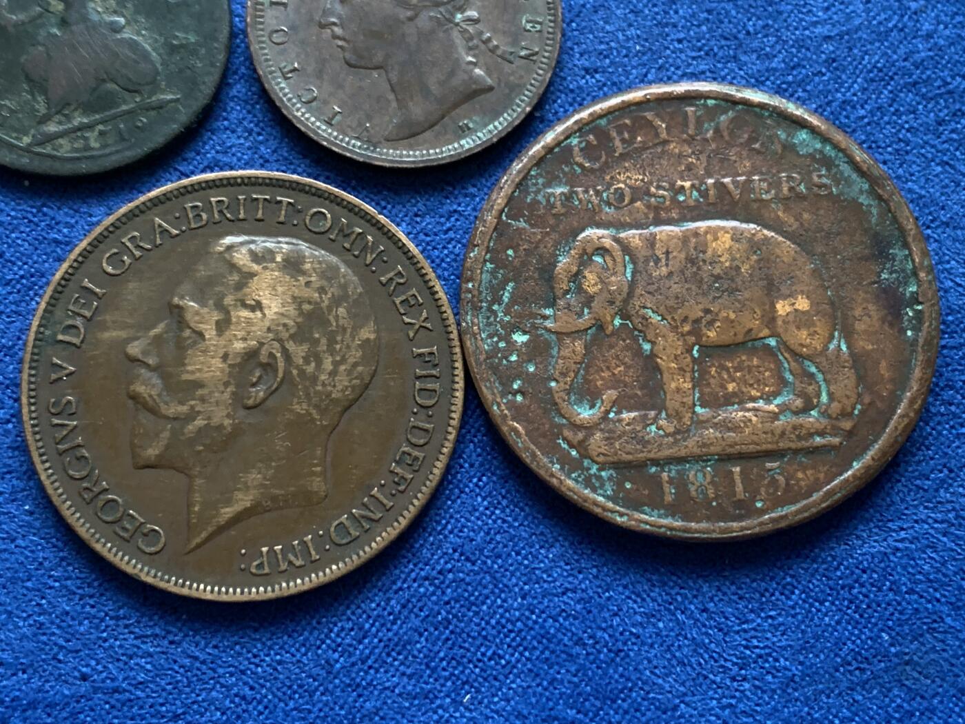 《竞宝斋》第442场 周日，周一，2场连拍 （全场包邮） 四枚一组 英系铜币，1719乔治一世法新，1815锡兰大象，1872海峡1/2，1921乔治五世便士