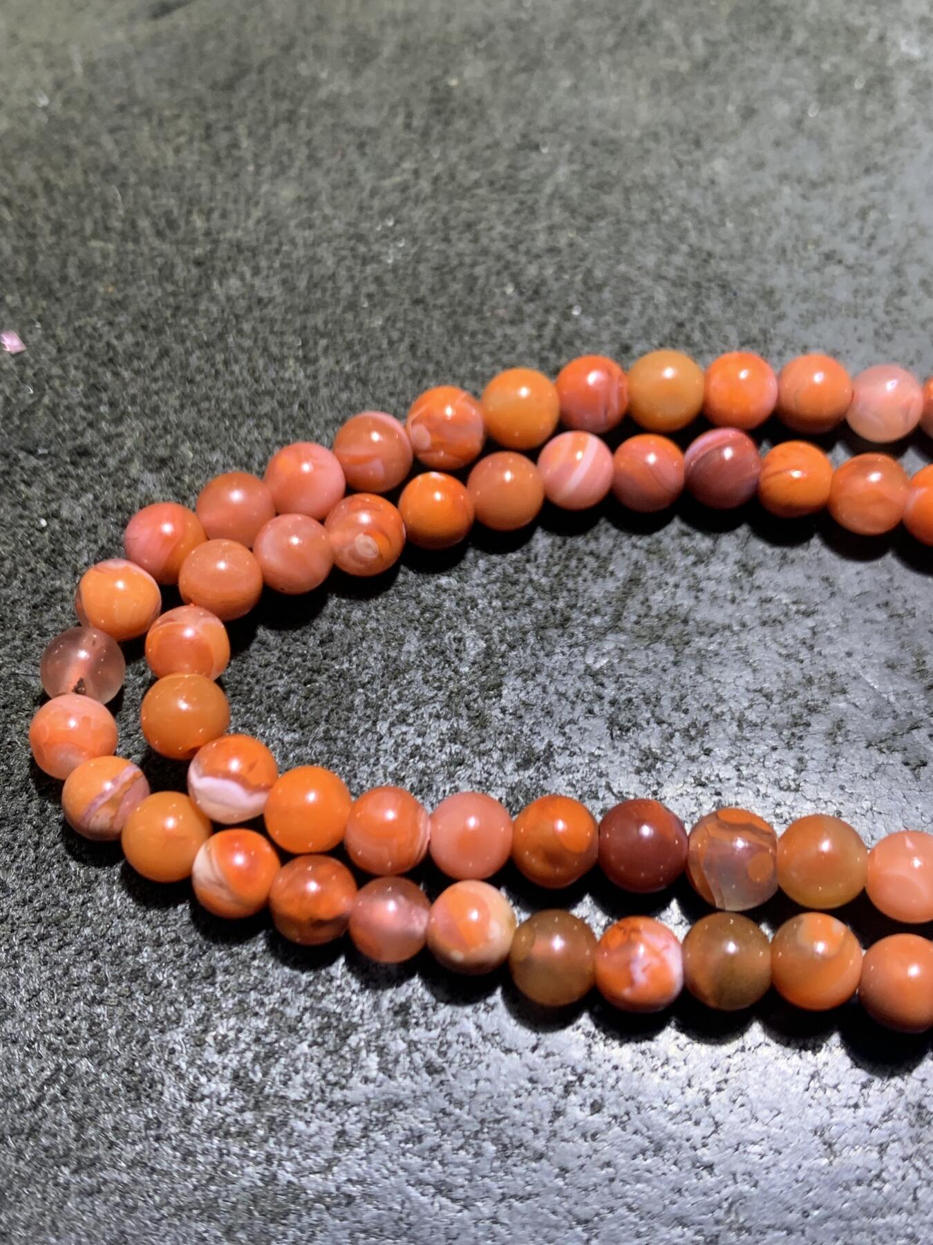 川料南红玛瑙多圈手串一条，，