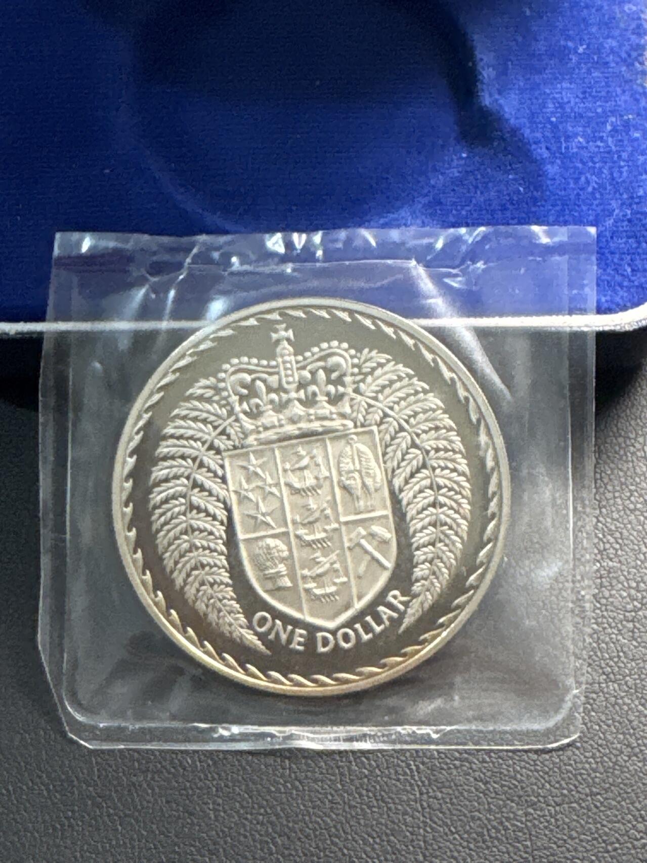 ❤️【币观天下】❤️ 第332期钱币拍卖- 2025.11.28周五晚上6点半场-长期征集拍品 新西兰1975年皇室访问精制纪念币带盒子