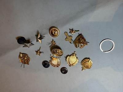 盛世勋华——号角文化勋章邮票专场拍卖第290期 - 俄罗斯制服徽章配件数枚