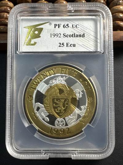 ❤️【币观天下】❤️ 第332期钱币拍卖- 2025.11.28周五晚上6点半场-长期征集拍品 - （罕见）1992年英国25欧洲货币单位双金属纪念币 苏格兰 （见于克劳斯稀有币目录） TQG PF65UC