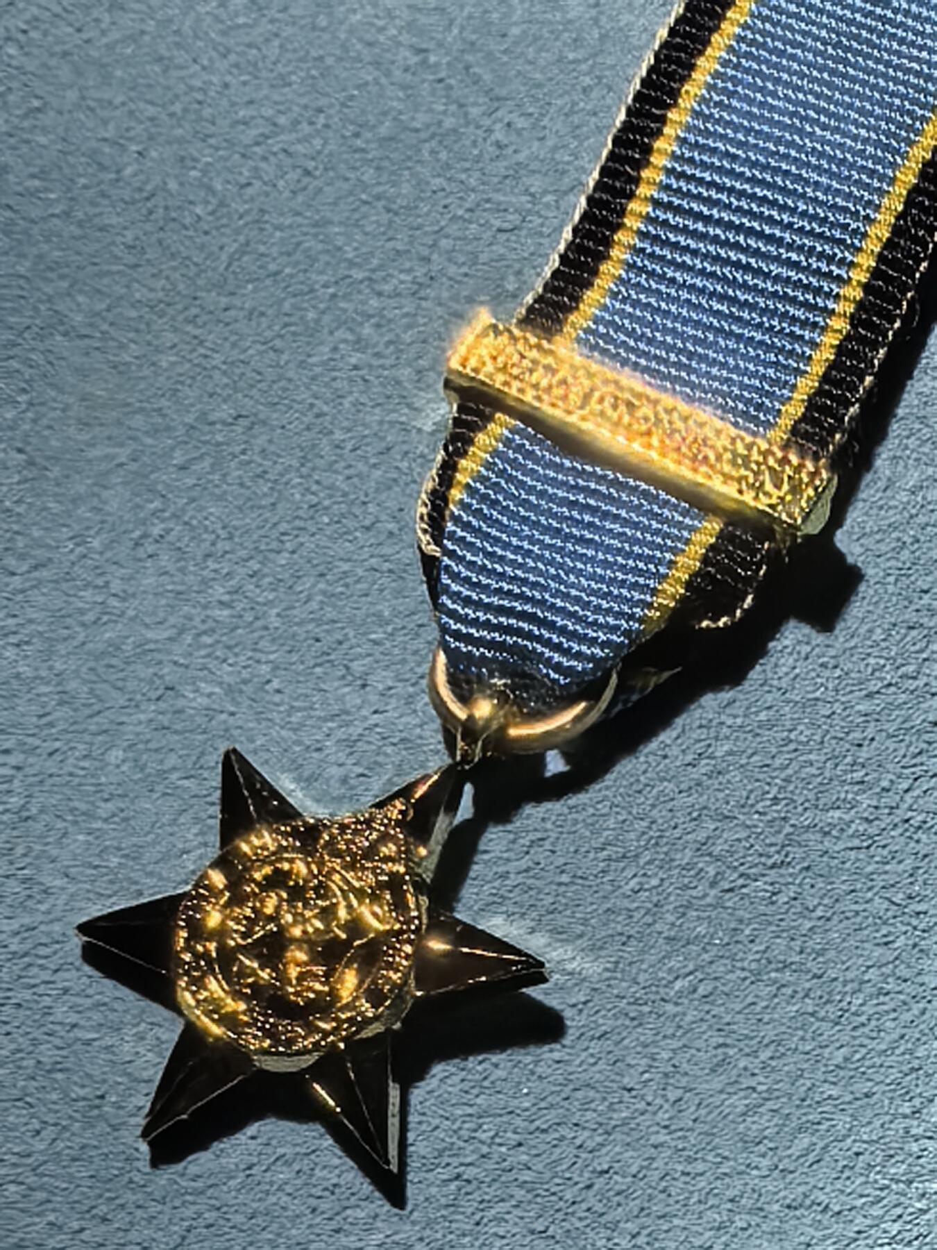 盛世勋华——号角文化勋章邮票专场拍卖第289期 英国欧洲飞行员之星奖章迷你章 带法德勋条 极为罕见