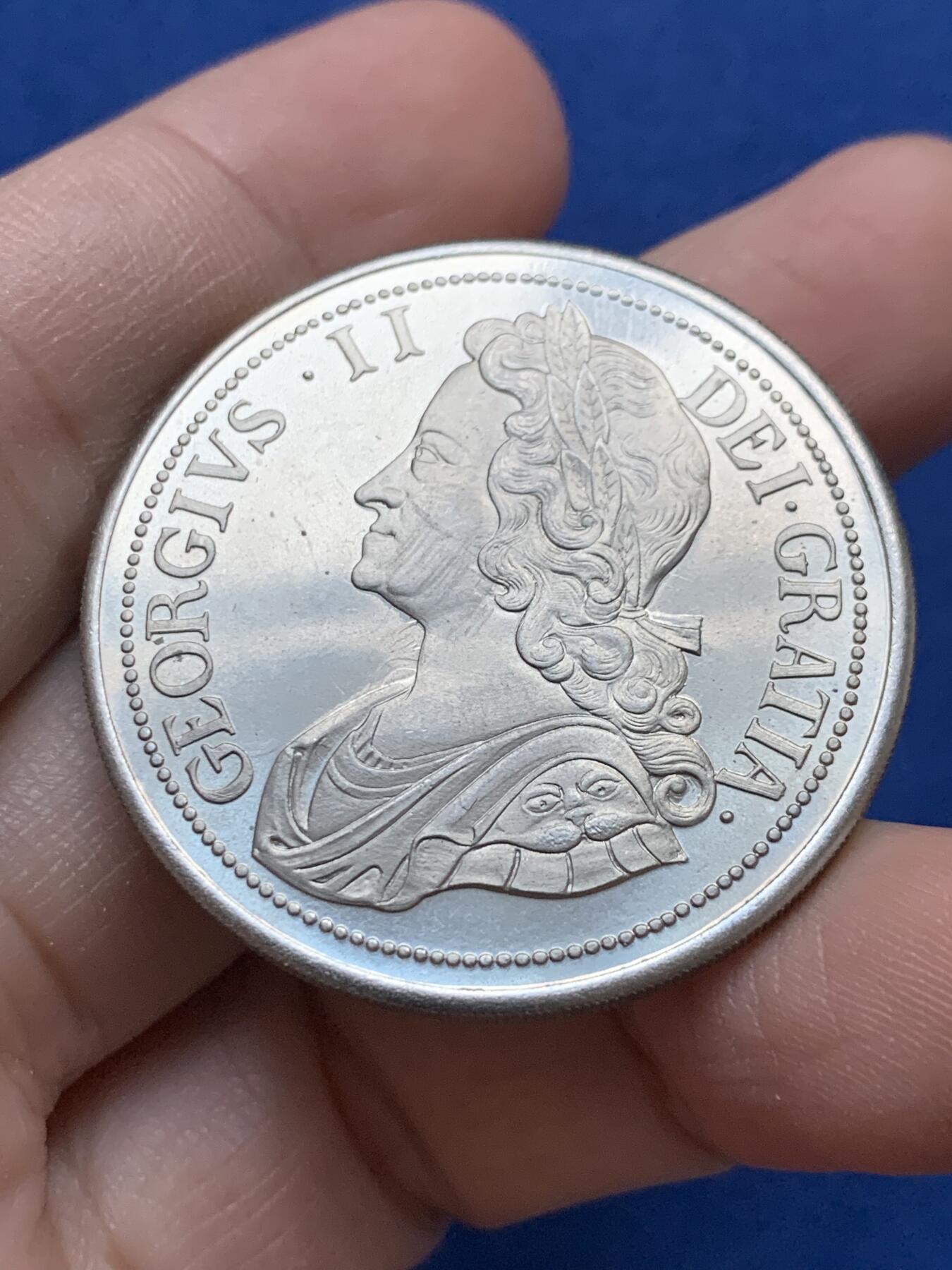 《竞宝斋》第442场 周日，周一，2场连拍 （全场包邮） 仿英国1732年詹姆斯二世1克朗纪念章，20.7克，37.8mm