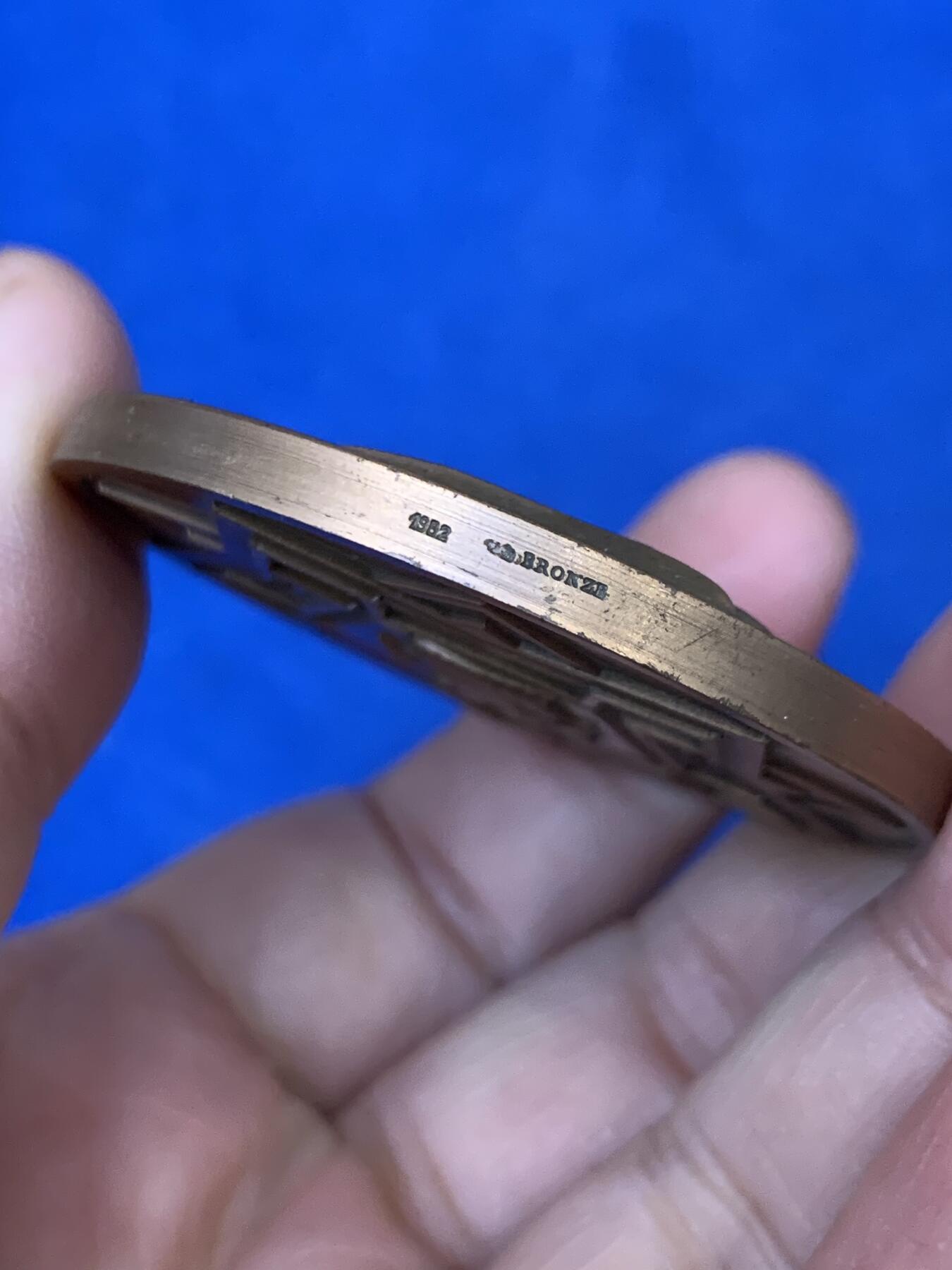 《竞宝斋》第442场 周日，周一，2场连拍 （全场包邮） 法国工兵应用学校铜章 ，高浮雕，直径50.5mm，重量86.75g。