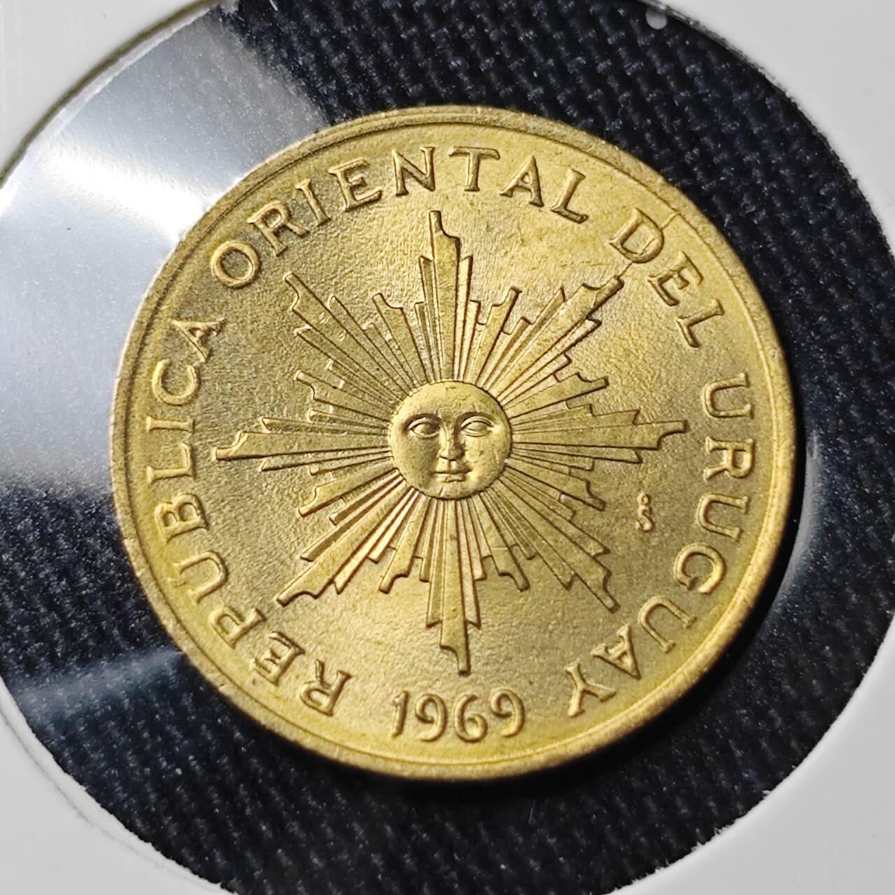 KK钱币收藏小铺 （套币 好品/批量散币 银币）专场  2月预留时间 周末发货  1969乌拉圭5比索 好品铜币