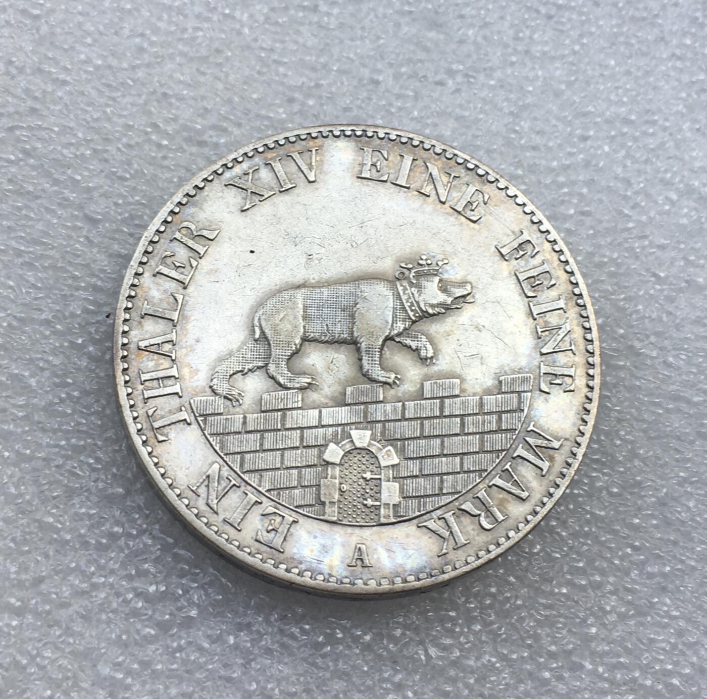 世界钱币专场拍卖 每周二开拍 德国1846年安哈特-贝恩堡小熊爬墙1泰勒银币 加重版 此年份发行一万枚