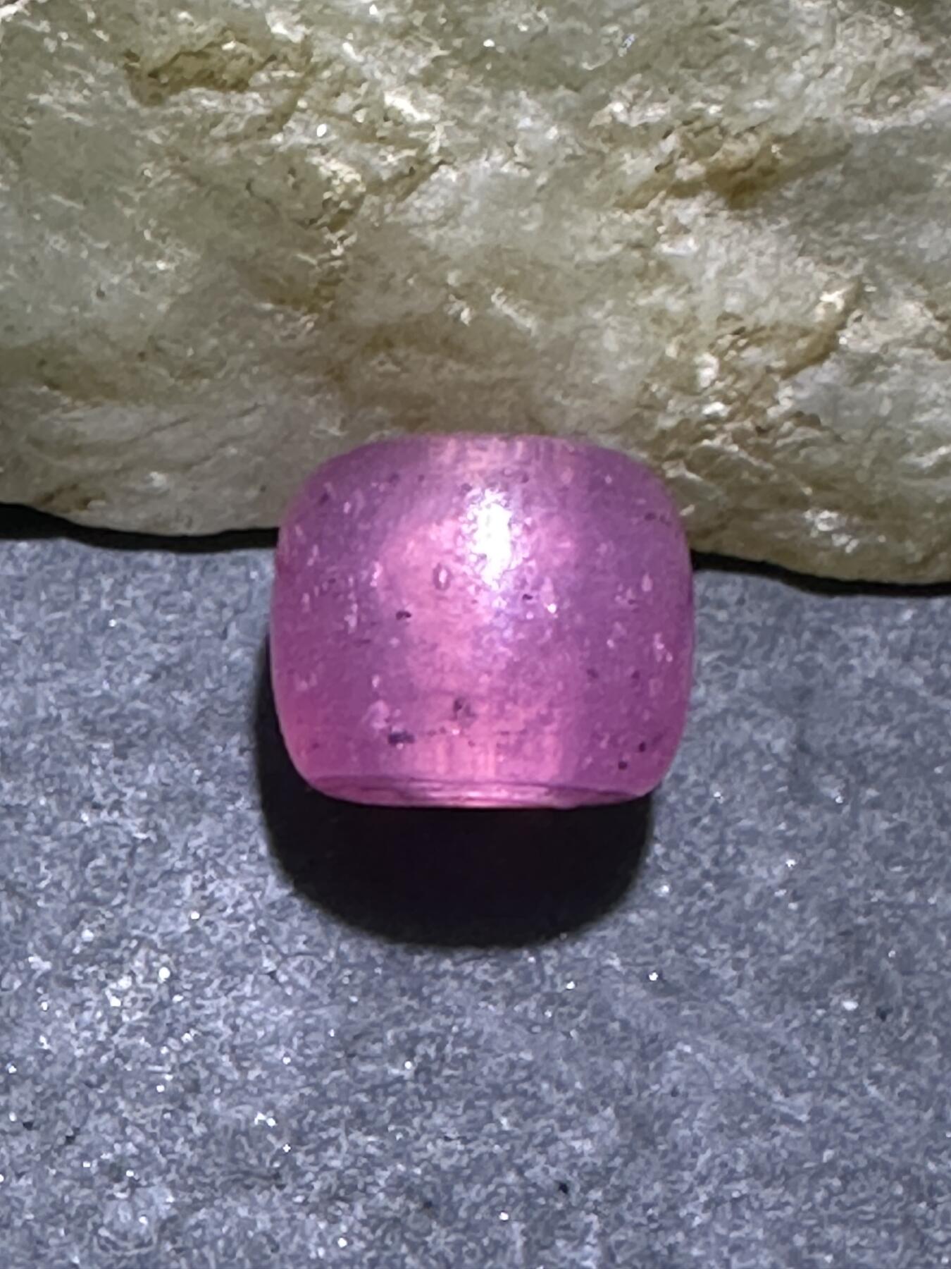 建国前后库存冰透冰粉色琉璃桶珠一颗，