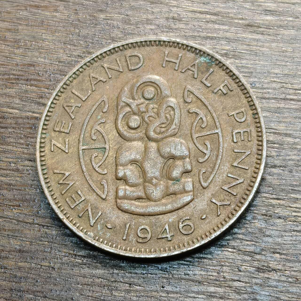 【铜匠收藏】★第133场★散币场，无佣金，30包邮。不满30元，支付5元运费。《接受代拍 代送NGC评级》 新西兰 1946年 1/2便士 乔治六世 青铜币