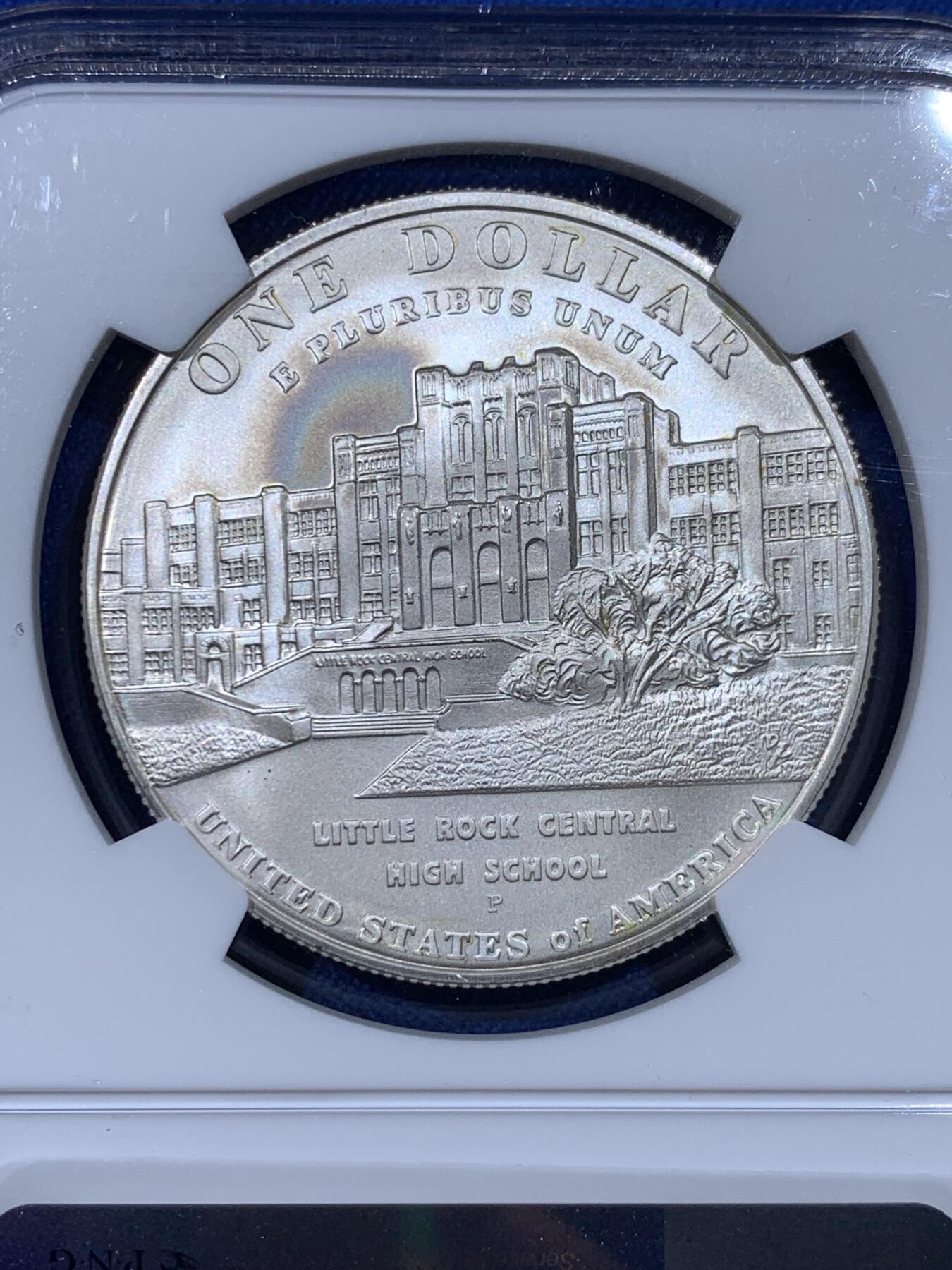 《竞宝斋》第442场 周日，周一，2场连拍 （全场包邮） NGC MS70 美国2007年P版取消种族隔离1美元大银币