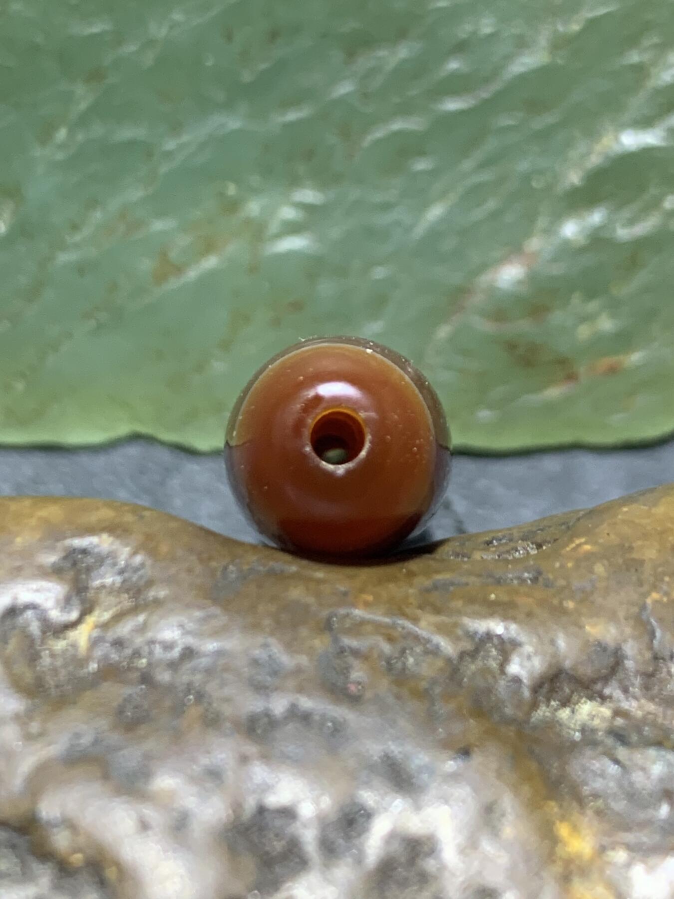 精美亚光高玉化红白双色千层纹缠丝玛瑙桶珠一颗