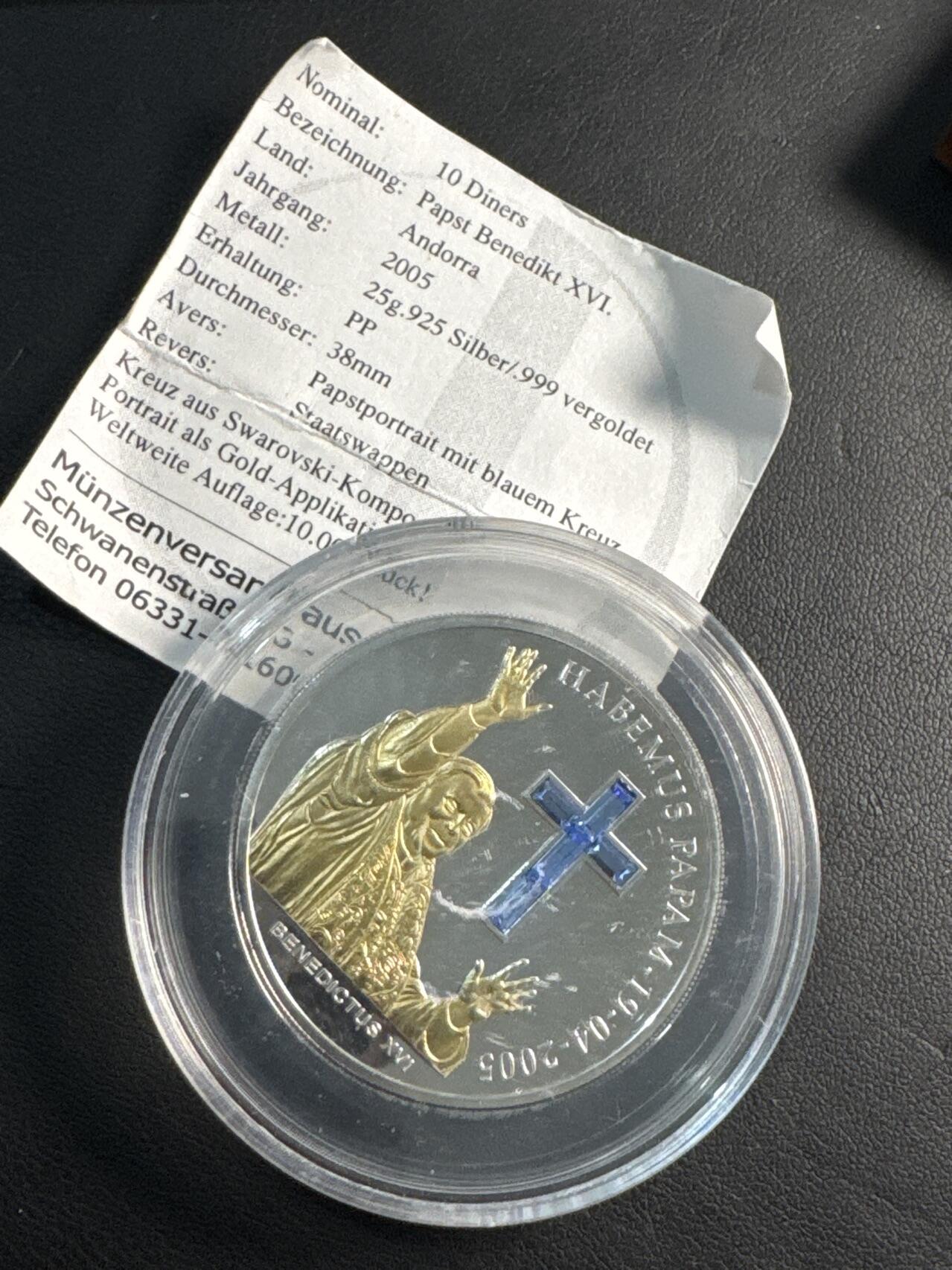 ❤️【币观天下】❤️ 第332期钱币拍卖- 2025.11.28周五晚上6点半场-长期征集拍品 2005年安道尔10第纳尔 我们有教皇了-教皇本笃十六世 25克925银部分镀金 发行量1万 带证