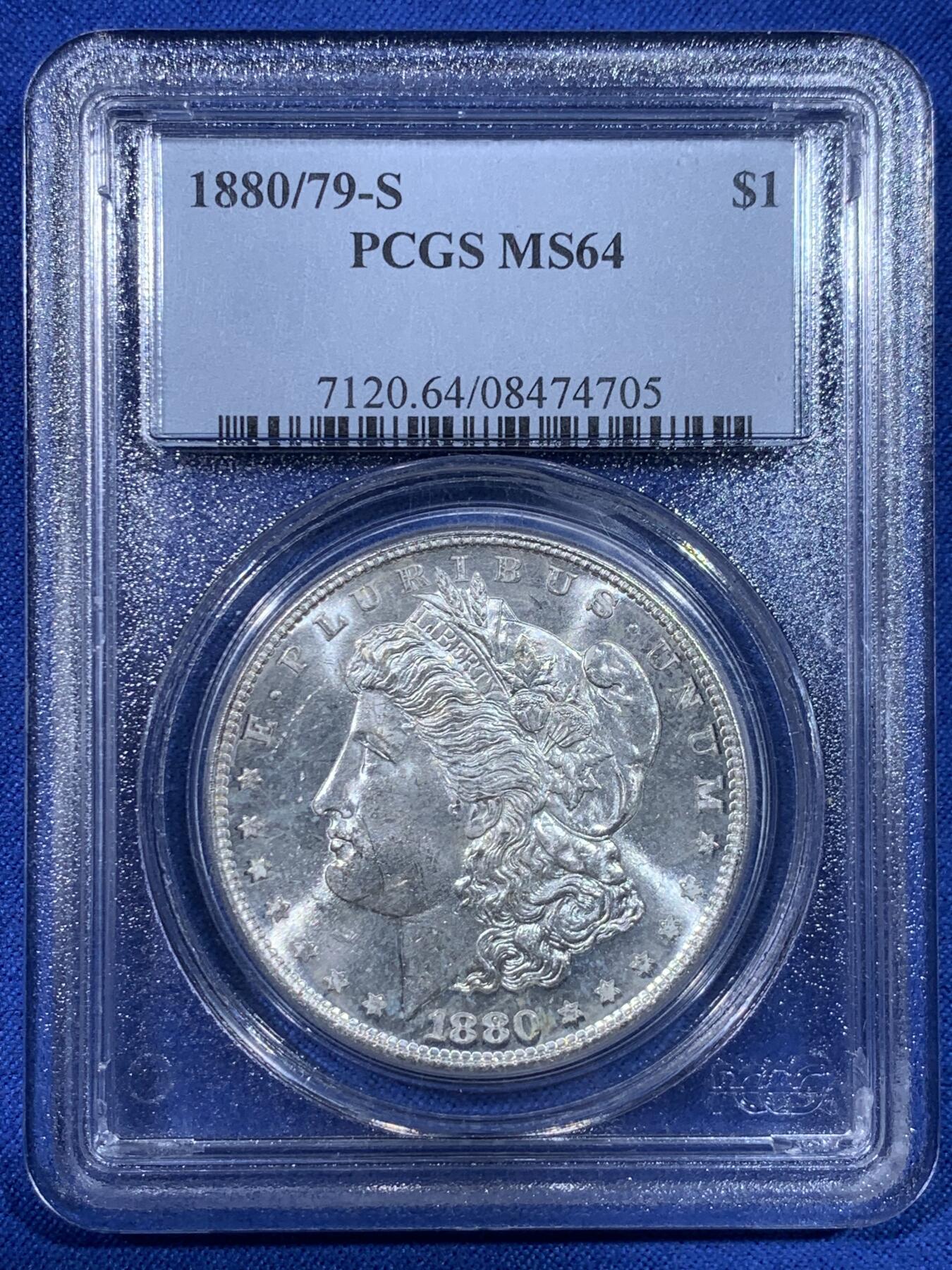 《竞宝斋》第442场 周日，周一，2场连拍 （全场包邮） PCGS MS64 美国 1880/79年 1美元 骑字摩根银币 摩根年份骑字总共就三个 很少见 早期老白盒 底板镜面感十足