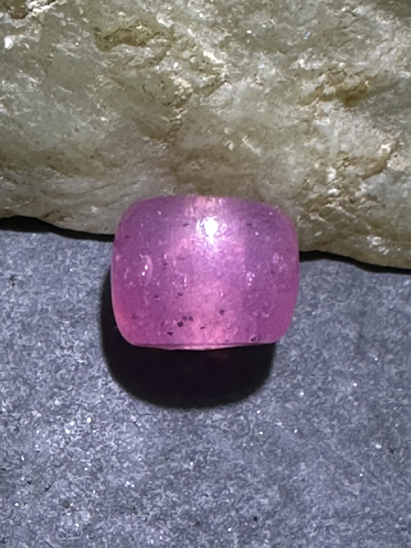 建国前后库存冰透冰粉色琉璃桶珠一颗，