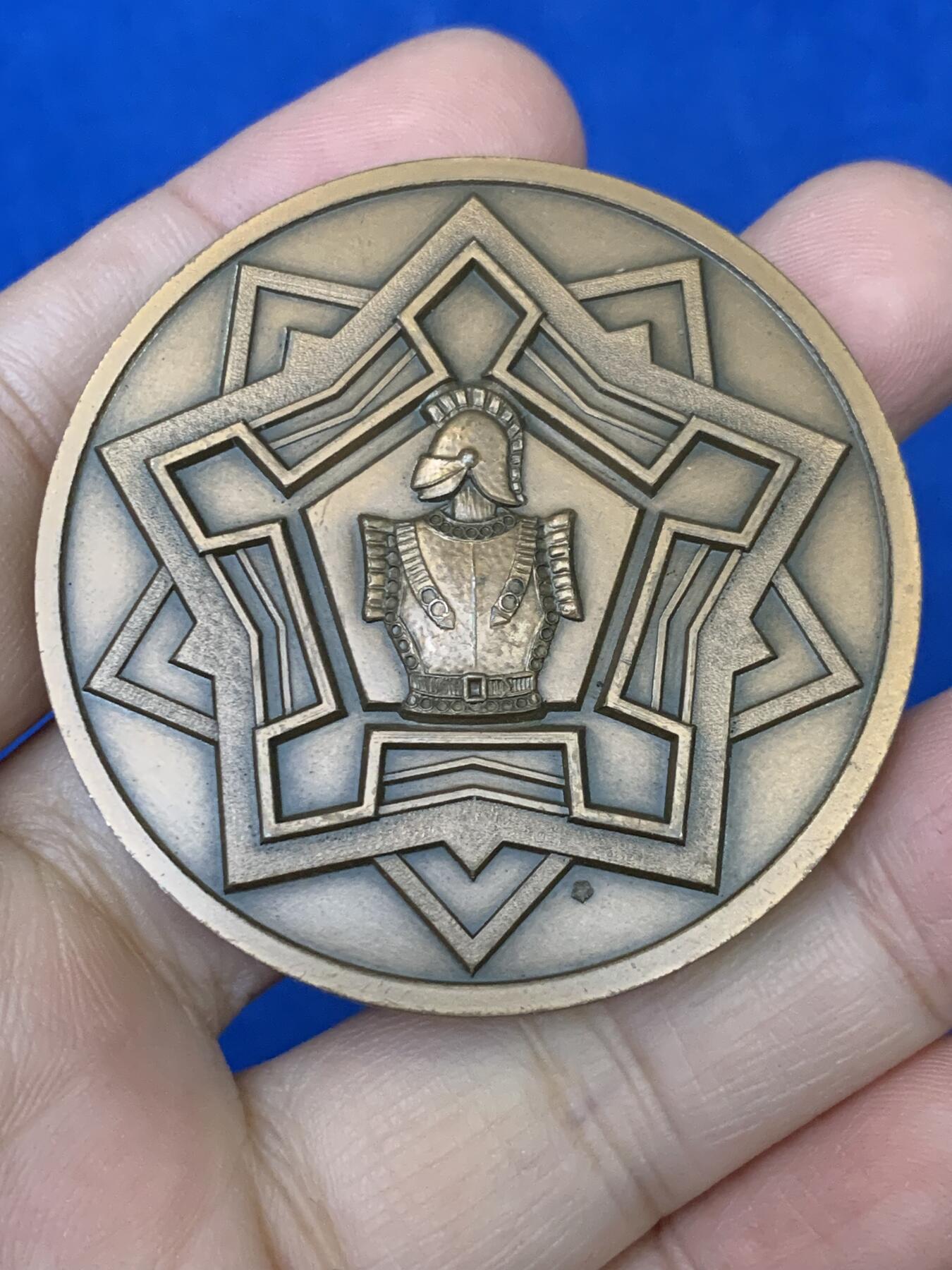 《竞宝斋》第442场 周日，周一，2场连拍 （全场包邮） 法国工兵应用学校铜章 ，高浮雕，直径50.5mm，重量86.75g。