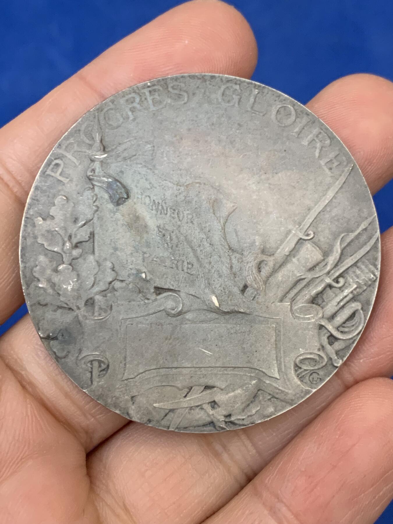 《竞宝斋》第442场 周日，周一，2场连拍 （全场包邮） 1910年持剑玛丽安娜镀银铜章 54.8克 49.5mm