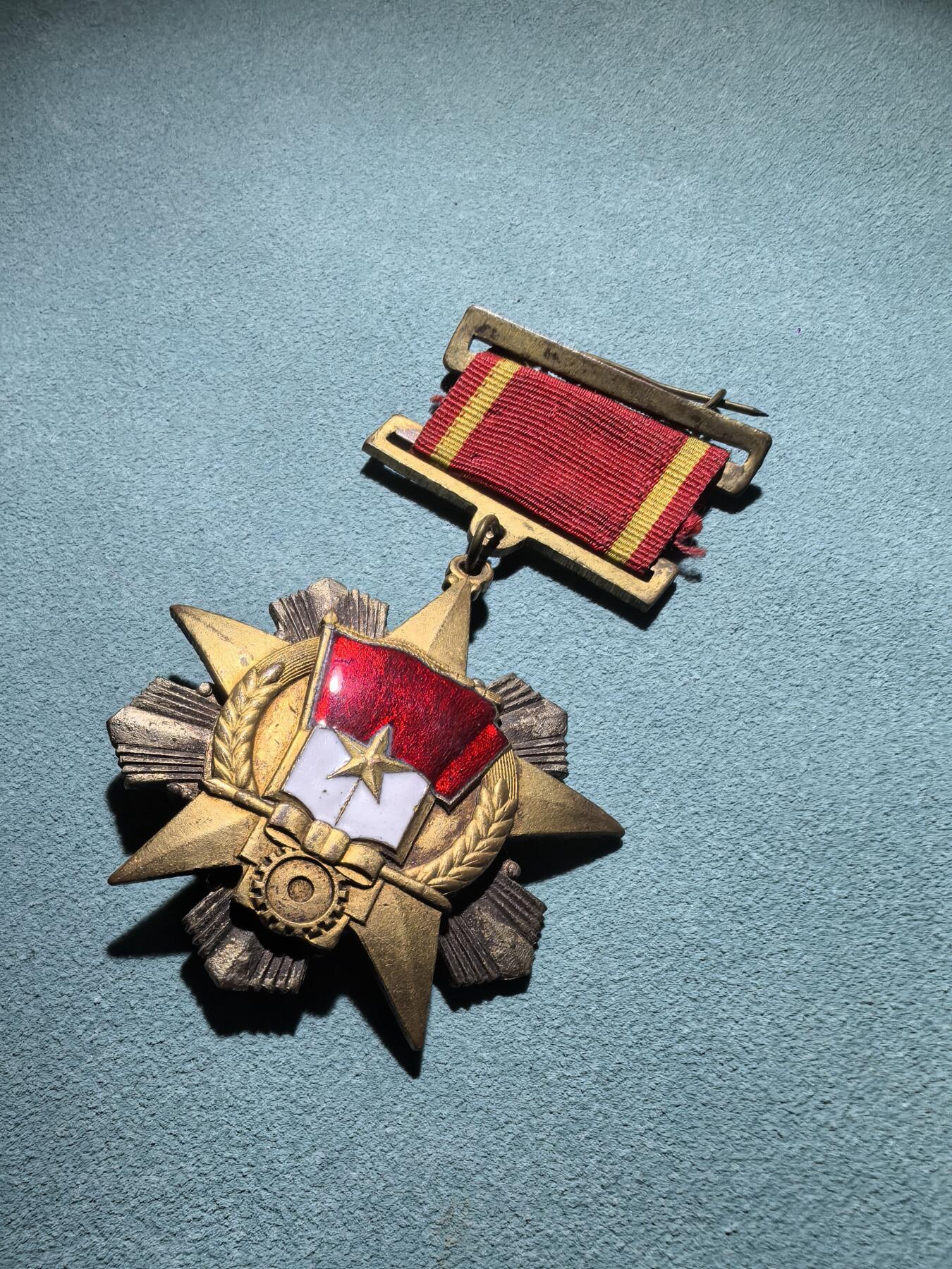 盛世勋华——号角文化勋章邮票专场拍卖第289期 上海市1960年文教先进单位先进工作者奖章 造型精美 品相极佳