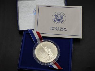 【淘币小摊】实时拍第八百零八拍   银币套币场   满百包邮可预留二周 每周一统一发货   - 美国1986年自由女神一元普制银币原盒原证重26.73克900银 银价275