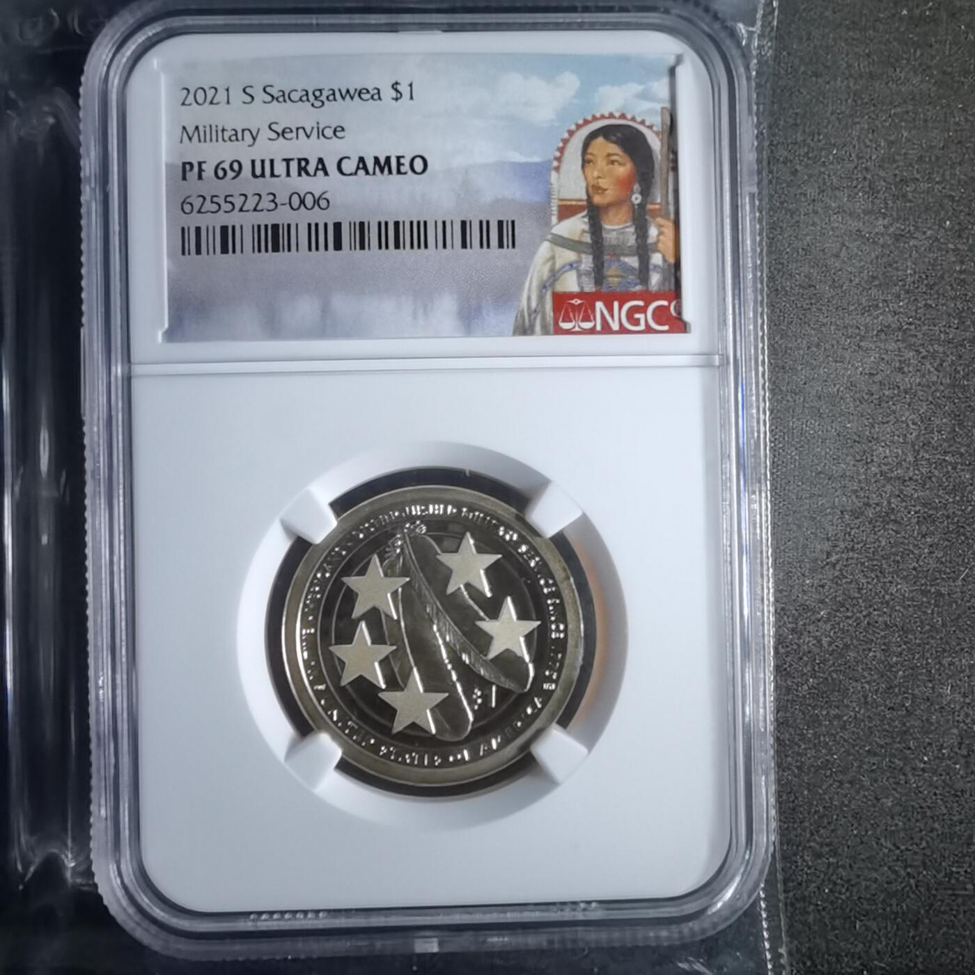 沼泽如烟--第913场 Military Service美国2021年羽毛一元精制币69分