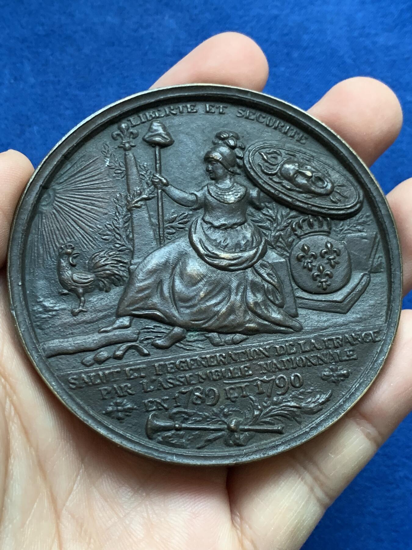 《竞宝斋》第442场 周日，周一，2场连拍 （全场包邮） 1790年法国大革命纪念章 NGC给了表面改变评级 极少见品种 102.6克 73mm 细节见图