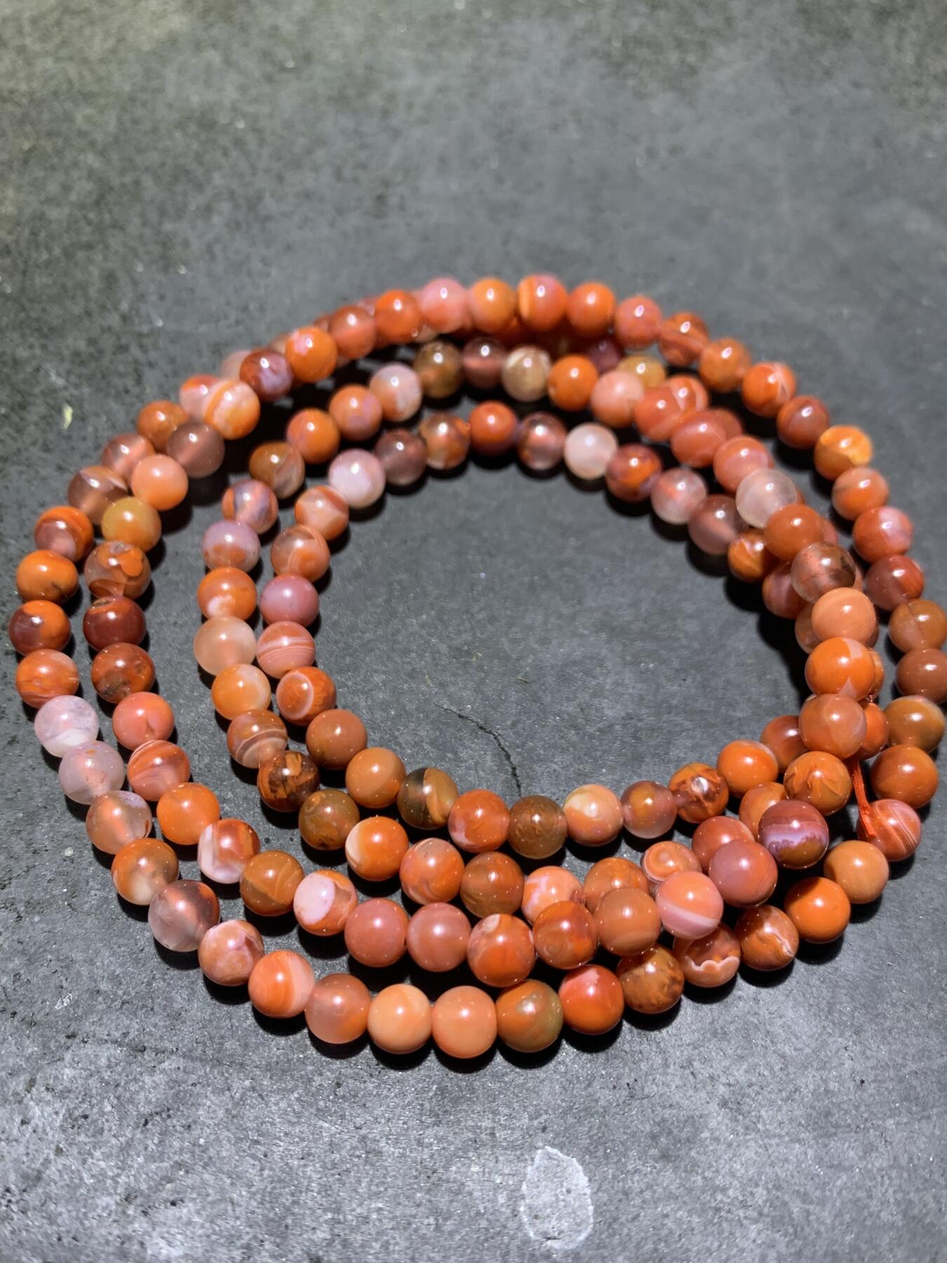 川料南红玛瑙多圈手串一条，，