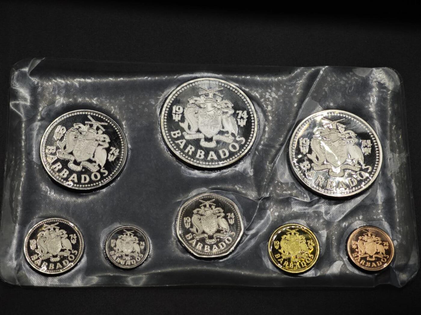 【淘币小摊】实时拍第八百零八拍   银币套币场   满百包邮可预留二周 每周一统一发货   巴巴多斯1974年精制套币含2枚大银币 银价685