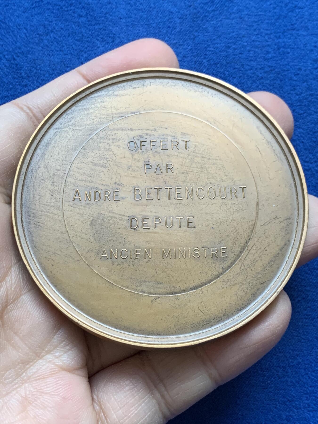 《竞宝斋》第442场 周日，周一，2场连拍 （全场包邮） 法国议会颁发纪念铜章 129.6克 67.5mm 丰饶角铜标